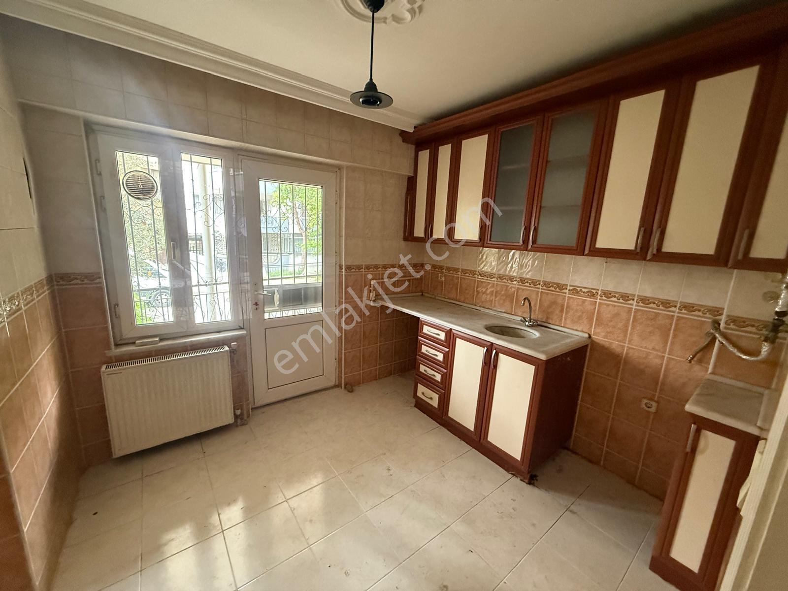 Teyfikiye Mahallesi🏡 ✅3+1 120m2 5 Katlının Zemin Katı ❇️özelikli Petek Kombili