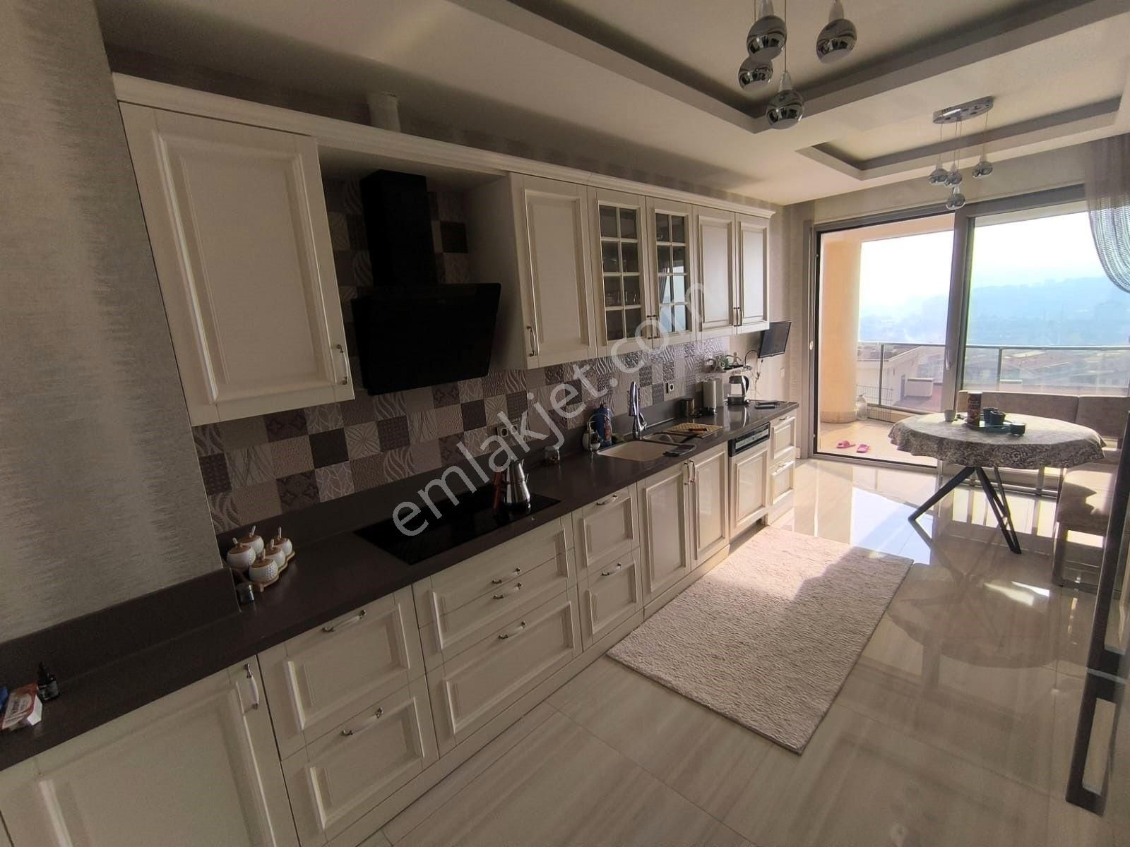 Örnek Emlak'tan En Prestijli Site De Manzaralı 3+1 Daire