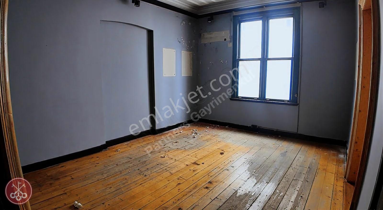 İstiklal Caddesi'ne Cepheli Yüksek Tavanlı Geniş Ofis - Görsel 2