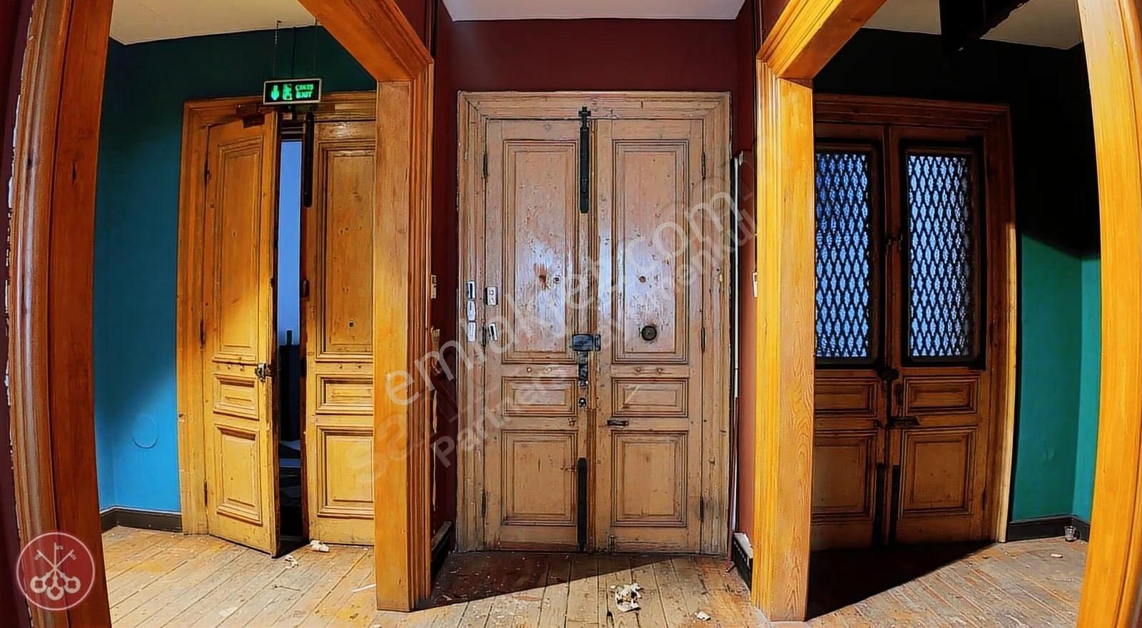 İstiklal Caddesi'ne Cepheli Yüksek Tavanlı Geniş Ofis - Görsel 19