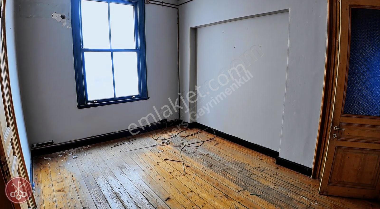 İstiklal Caddesi'ne Cepheli Yüksek Tavanlı Geniş Ofis - Görsel 4