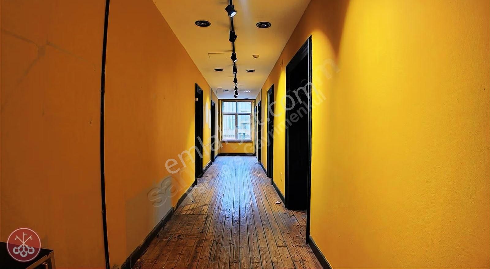 İstiklal Caddesi'ne Cepheli Yüksek Tavanlı Geniş Ofis - Görsel 17