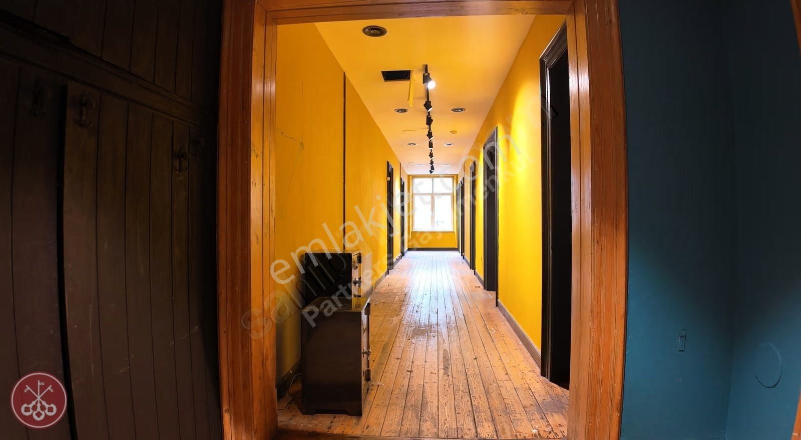 İstiklal Caddesi'ne Cepheli Yüksek Tavanlı Geniş Ofis - Görsel 7