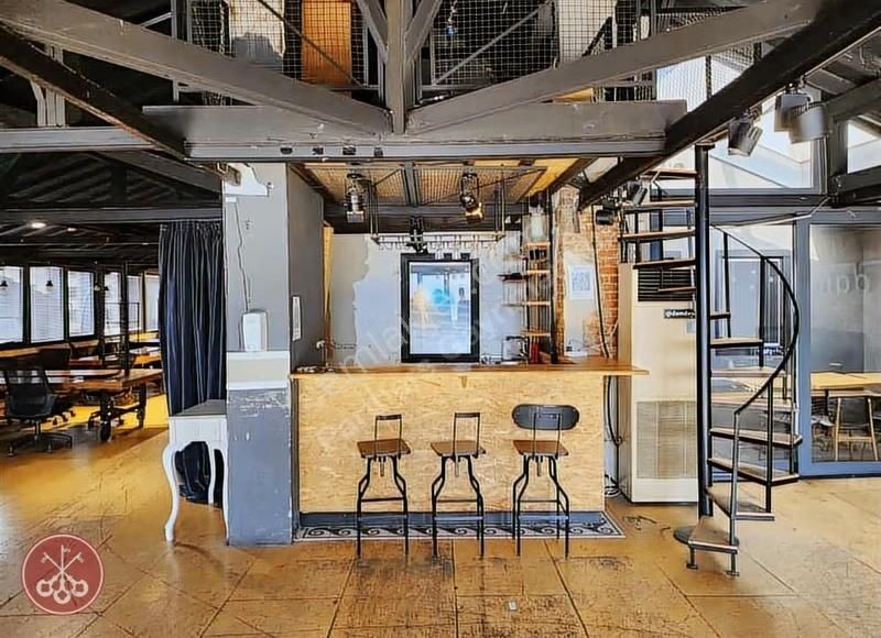 İstiklal Caddesi'ne Cepheli Yüksek Tavanlı 900 M2 Ofis