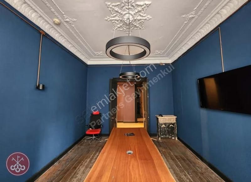 İstiklal Caddesi'ne Cepheli Yüksek Tavanlı 900 M2 Ofis - Görsel 23