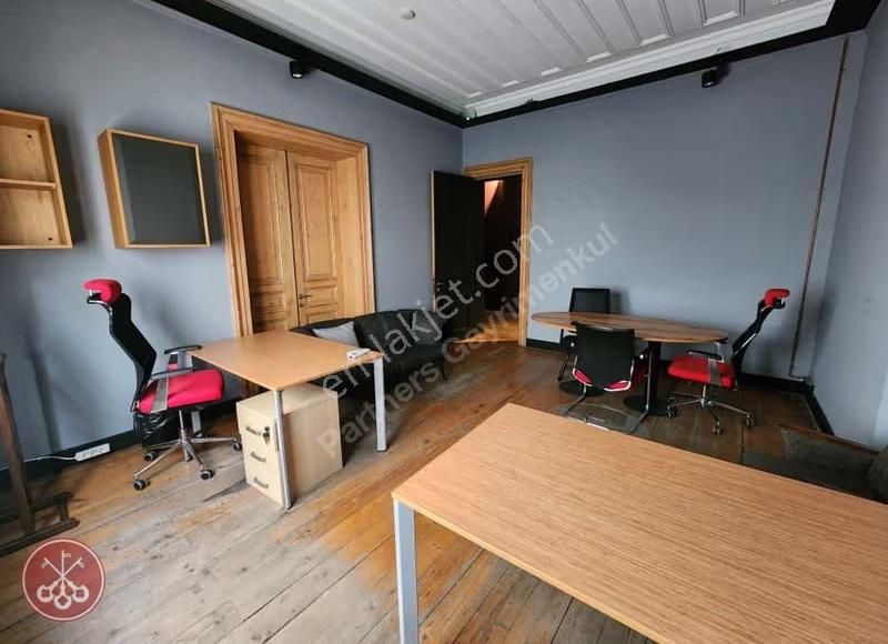 İstiklal Caddesi'ne Cepheli Yüksek Tavanlı 900 M2 Ofis - Görsel 34