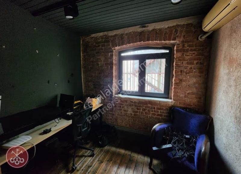 İstiklal Caddesi'ne Cepheli Yüksek Tavanlı 900 M2 Ofis - Görsel 43