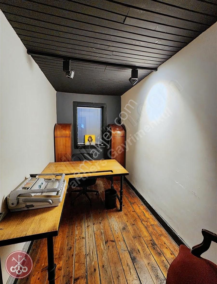 İstiklal Caddesi'ne Cepheli Yüksek Tavanlı 900 M2 Ofis - Görsel 2