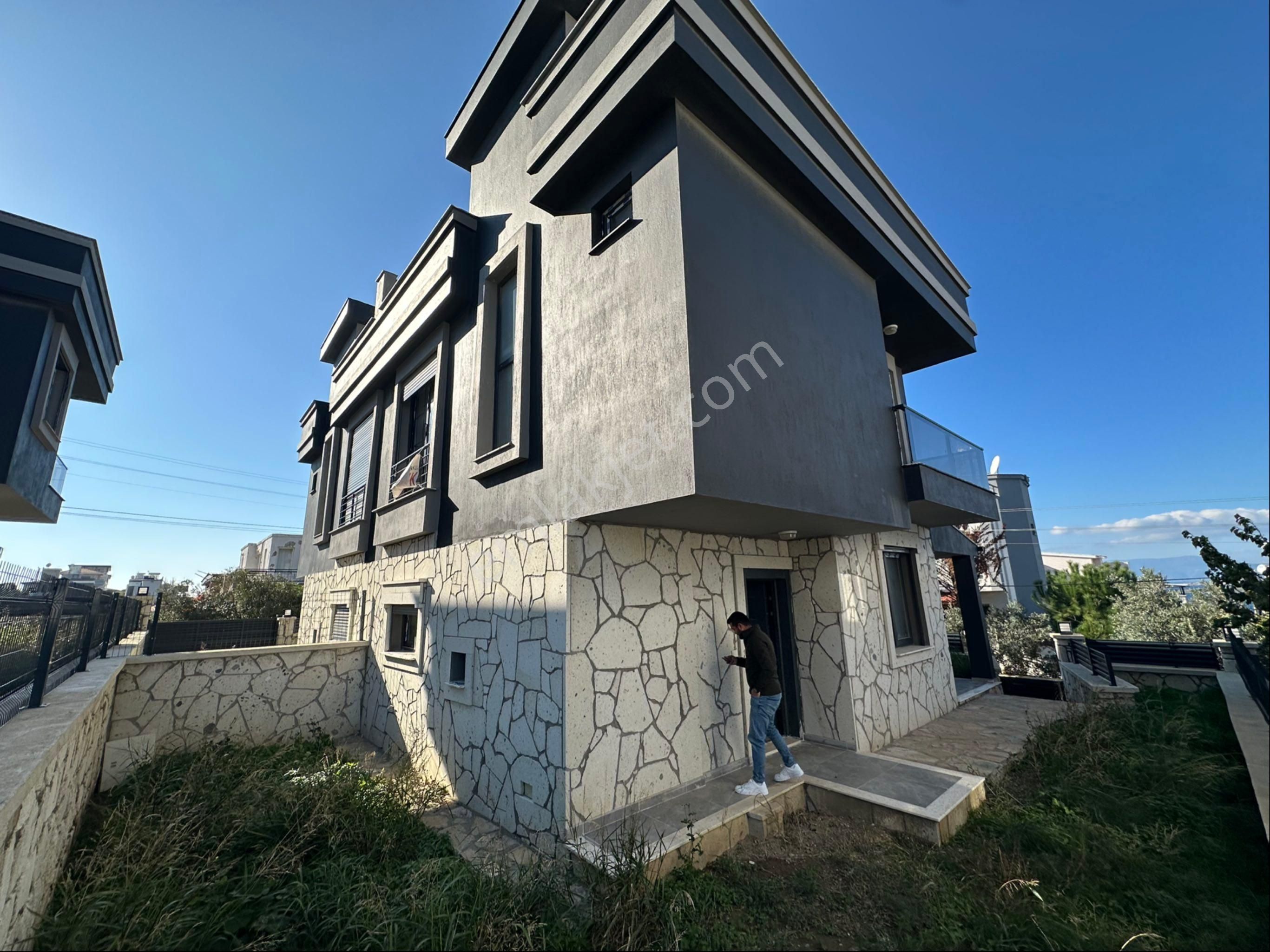 Seferihisar Akarca’da Satılık 3+1 Ultra Lüks Villa Deniz Tarafında - Görsel 6