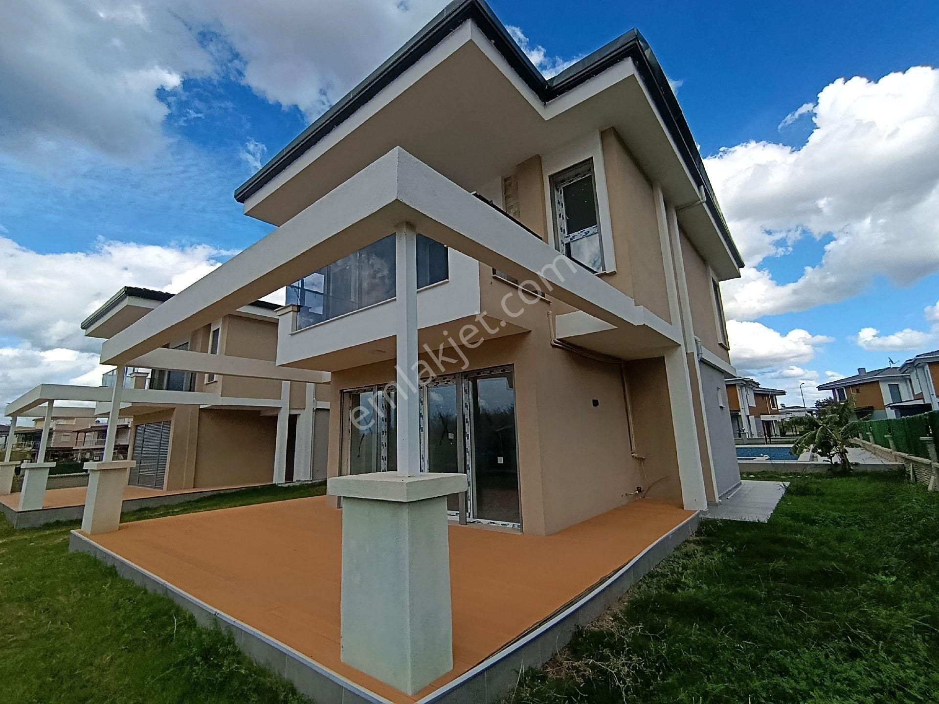 Kuşadasında Denize Yakın Butik Sitede Sıfır - Görsel 3