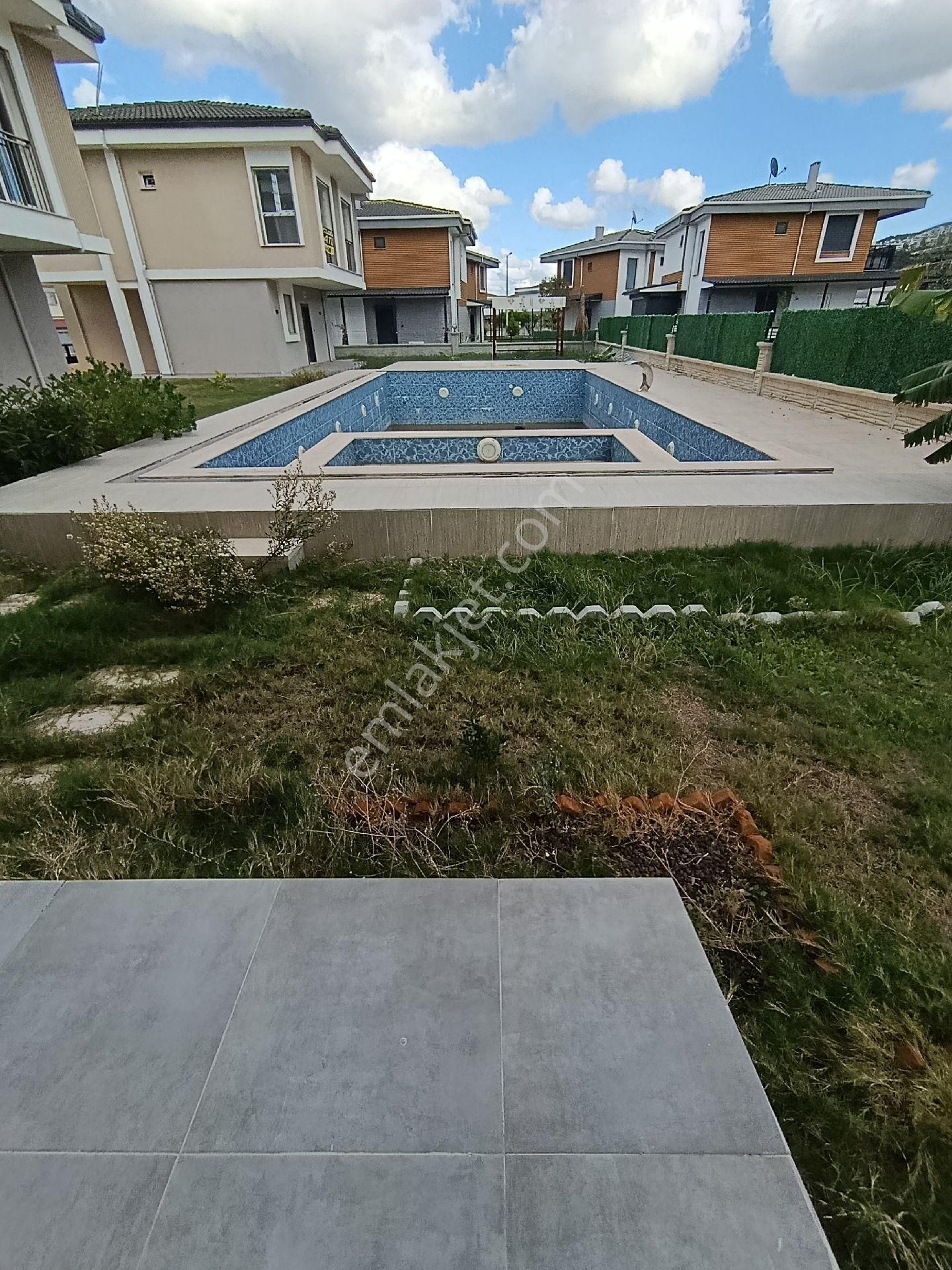 Kuşadasında Denize Yakın Butik Sitede Sıfır - Görsel 4