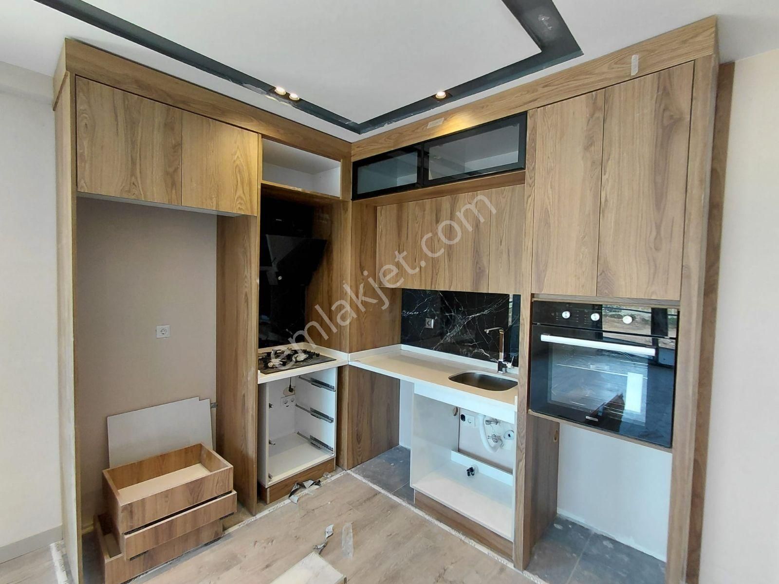 Artıdan Havuzlu Kapalı Otolu Sitede Genıs Kullanışlı 1+1 - Görsel 5