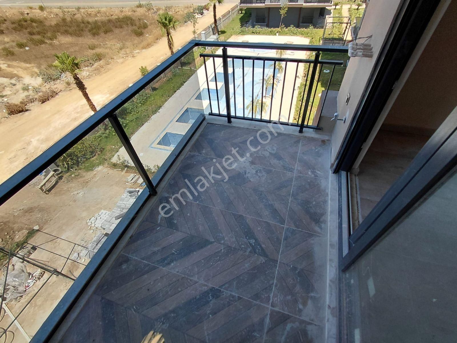 Artıdan Havuzlu Kapalı Otolu Sitede Genıs Kullanışlı 1+1 - Görsel 3