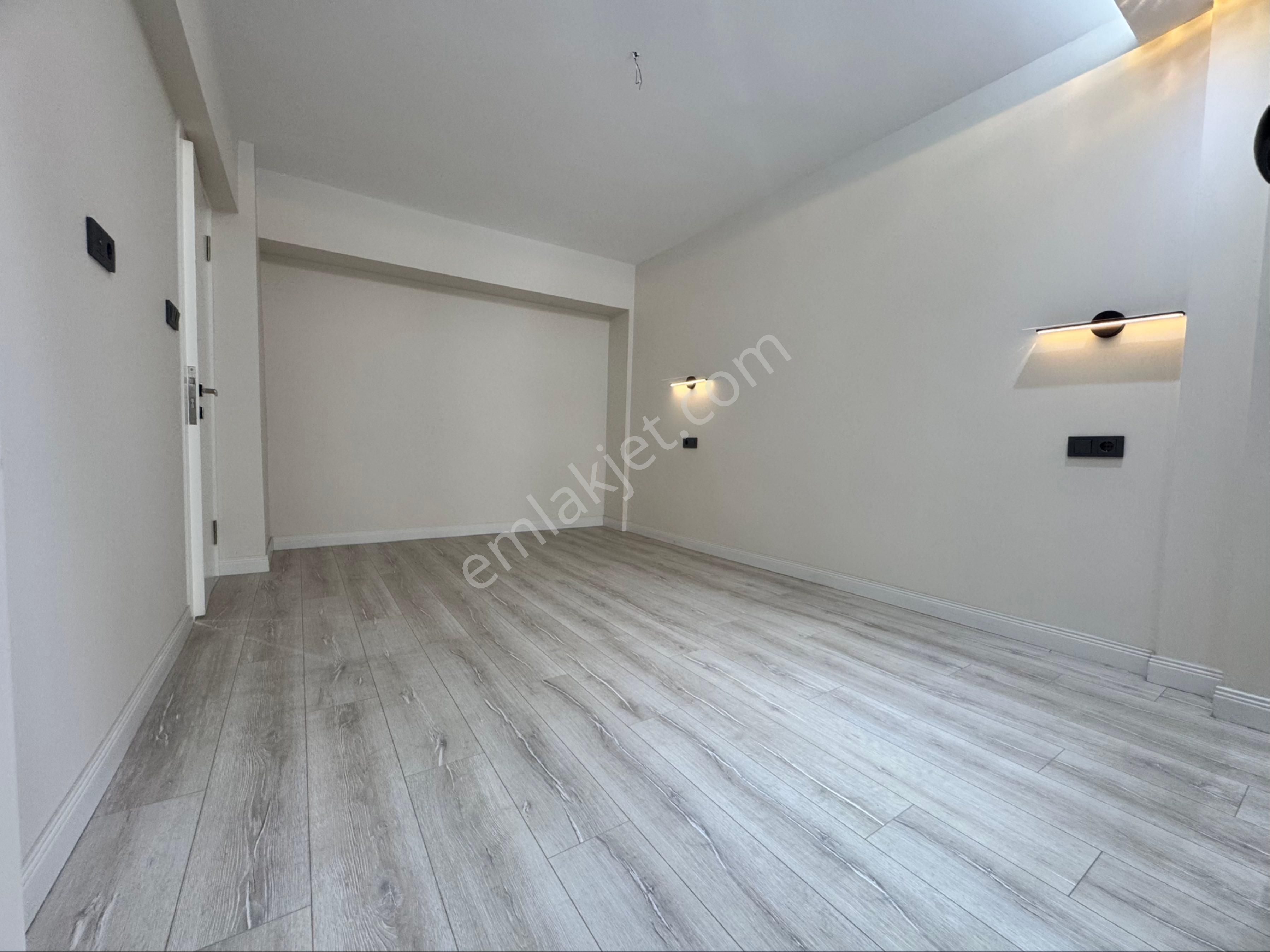 Mithatpaşa Cadde Üzeri Güzelyalı Sahile 100 Metre 3+1 Arakat Lüks Tadilatlı Asansörlü Satılık Daire - Görsel 16