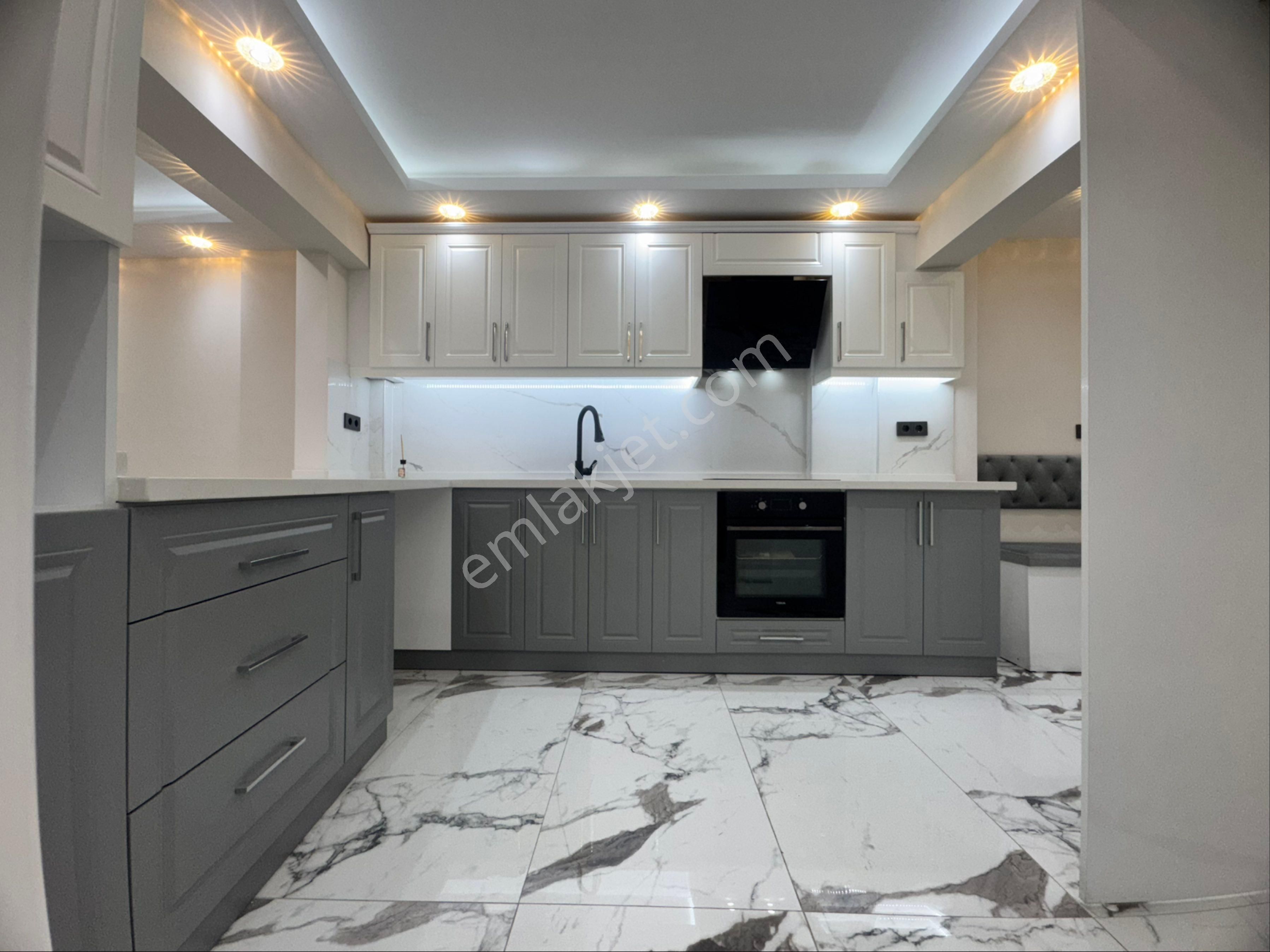 Mithatpaşa Cadde Üzeri Güzelyalı Sahile 100 Metre 3+1 Arakat Lüks Tadilatlı Asansörlü Satılık Daire - Görsel 10