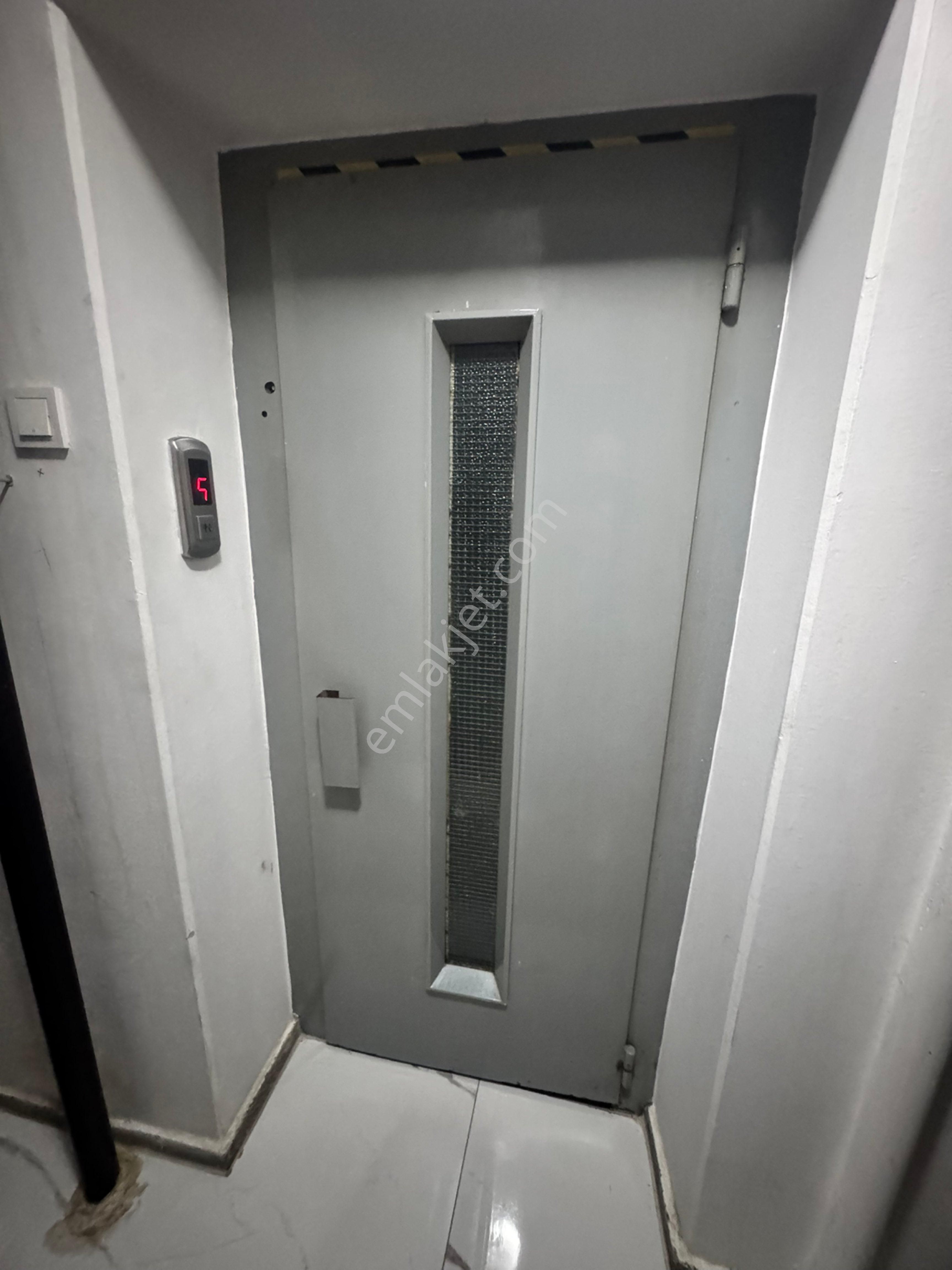 Mithatpaşa Cadde Üzeri Güzelyalı Sahile 100 Metre 3+1 Arakat Lüks Tadilatlı Asansörlü Satılık Daire - Görsel 32