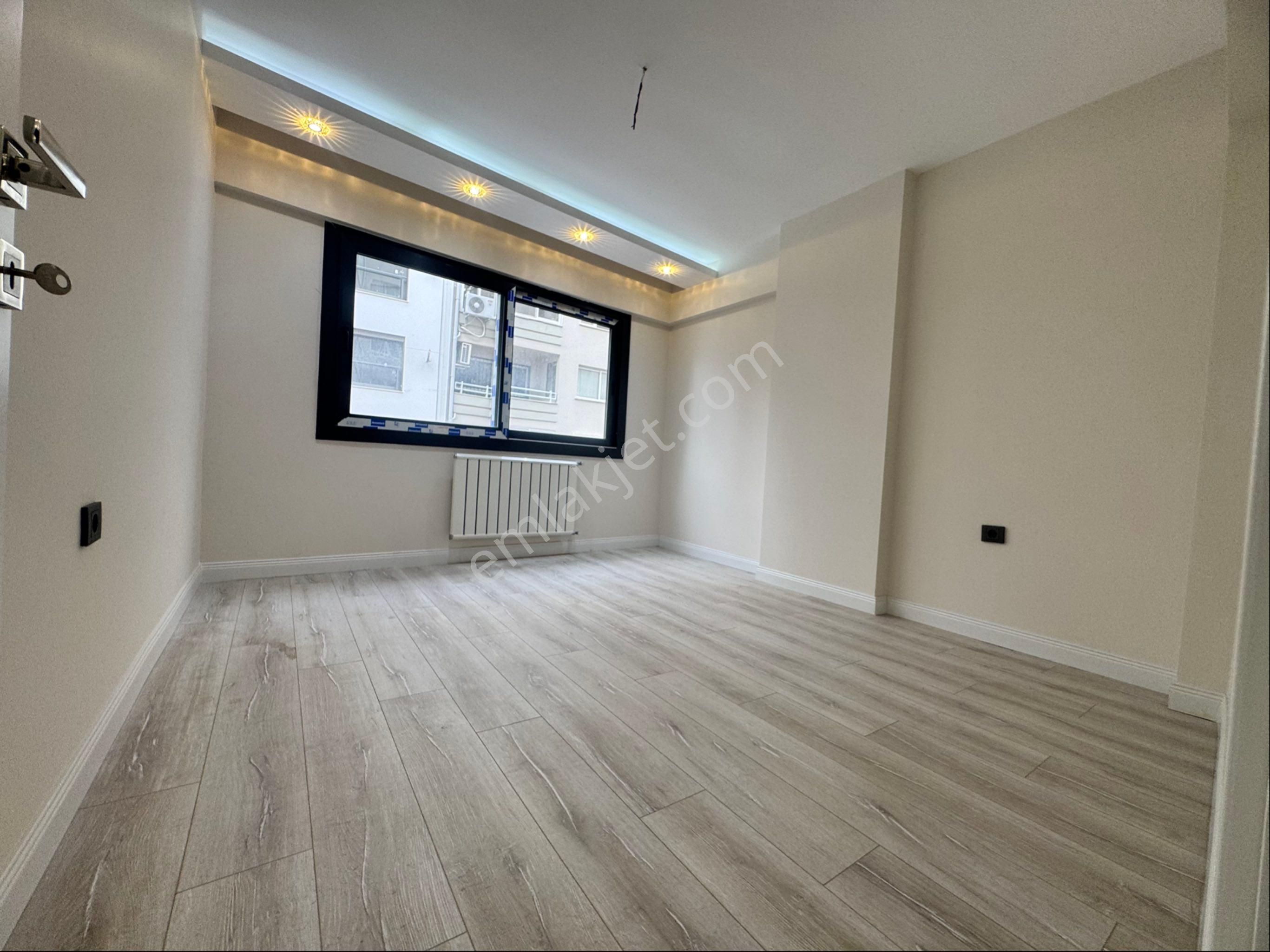 Mithatpaşa Cadde Üzeri Güzelyalı Sahile 100 Metre 3+1 Arakat Lüks Tadilatlı Asansörlü Satılık Daire - Görsel 23