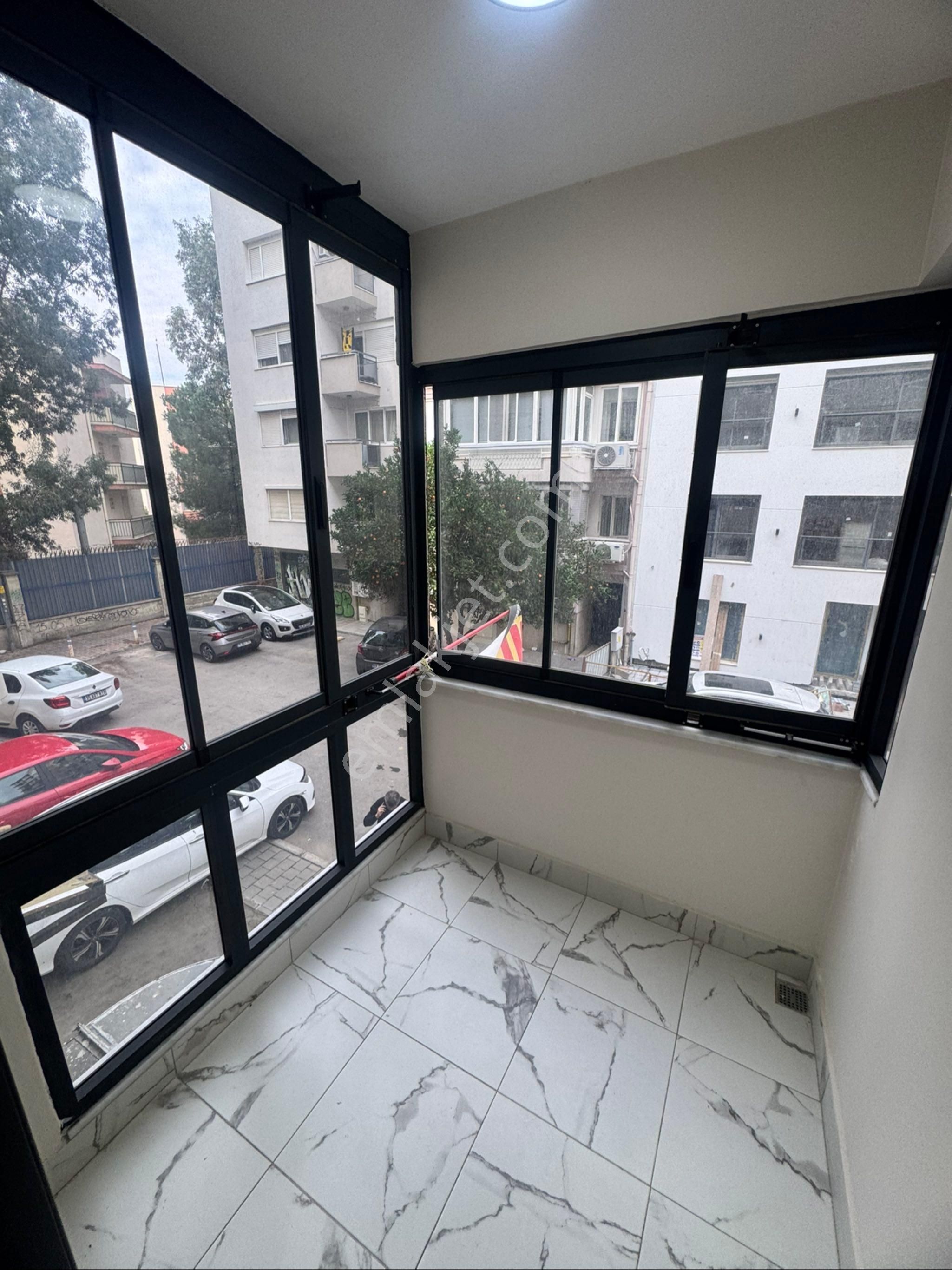 Mithatpaşa Cadde Üzeri Güzelyalı Sahile 100 Metre 3+1 Arakat Lüks Tadilatlı Asansörlü Satılık Daire - Görsel 17