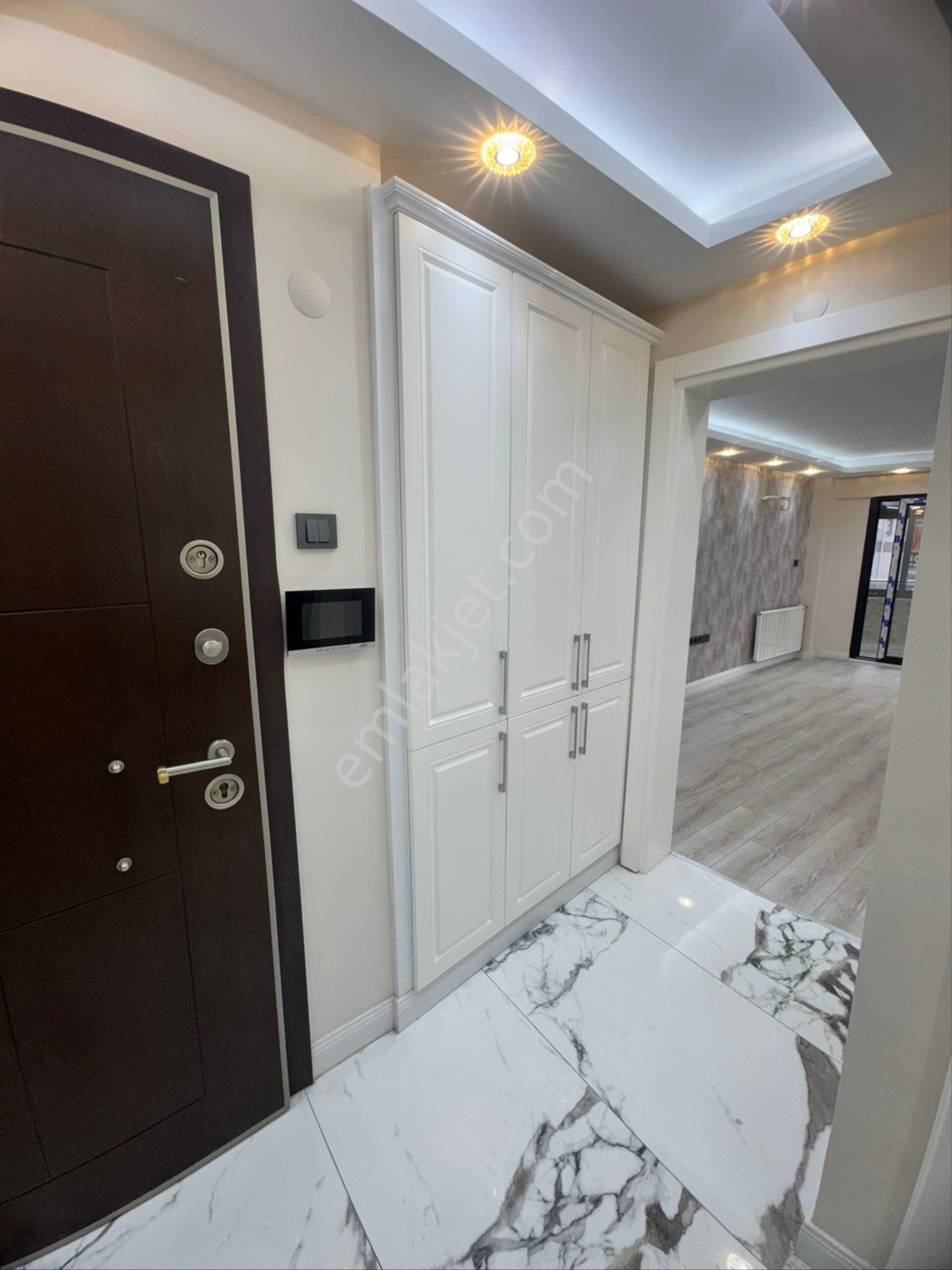 Mithatpaşa Cadde Üzeri Güzelyalı Sahile 100 Metre 3+1 Arakat Lüks Tadilatlı Asansörlü Satılık Daire - Görsel 13