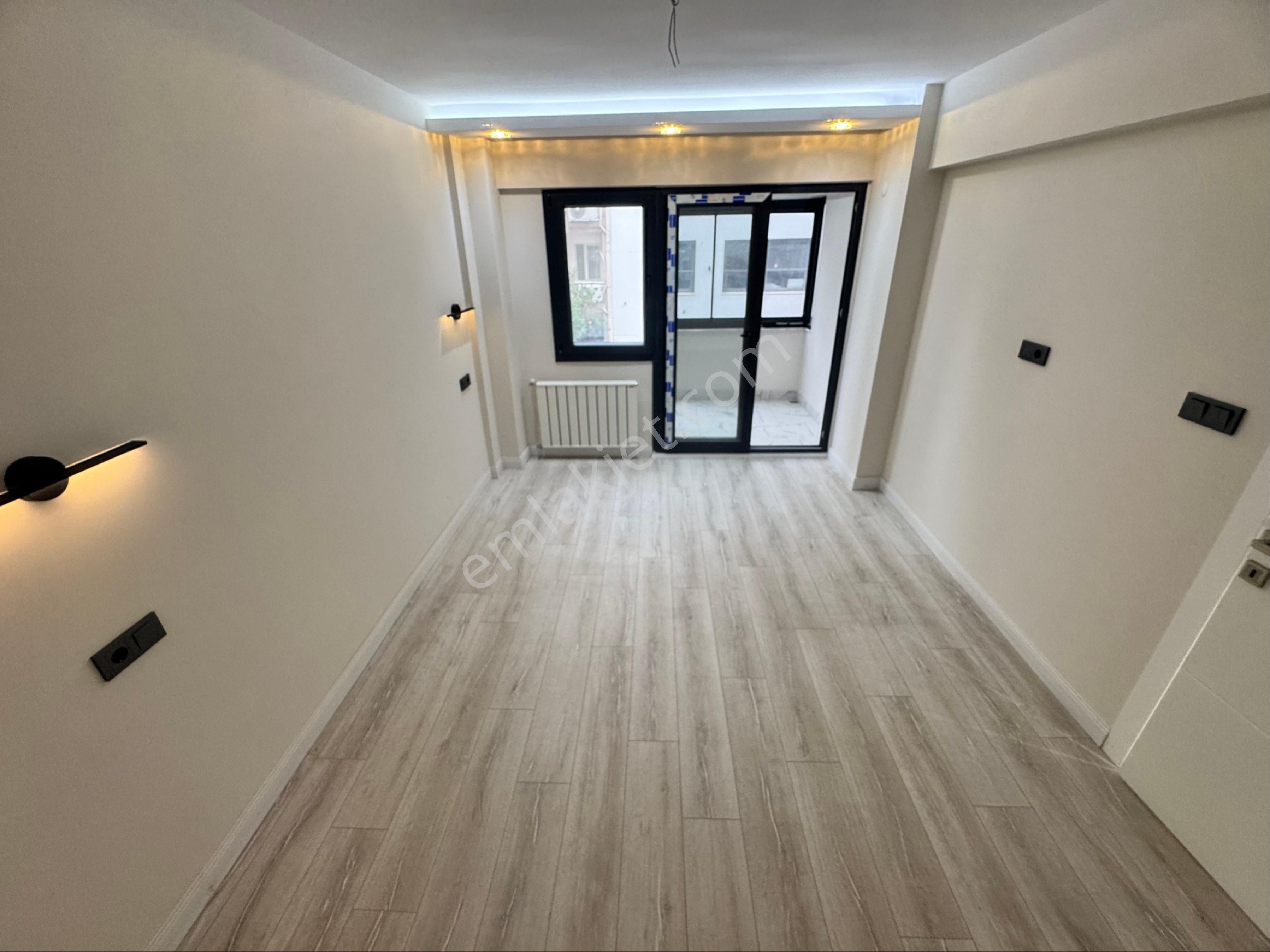 Mithatpaşa Cadde Üzeri Güzelyalı Sahile 100 Metre 3+1 Arakat Lüks Tadilatlı Asansörlü Satılık Daire - Görsel 14