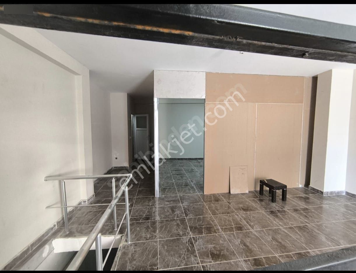 İstanbul Sultanbeyli Mimarsinanda Kiralık Depolu Dükkan