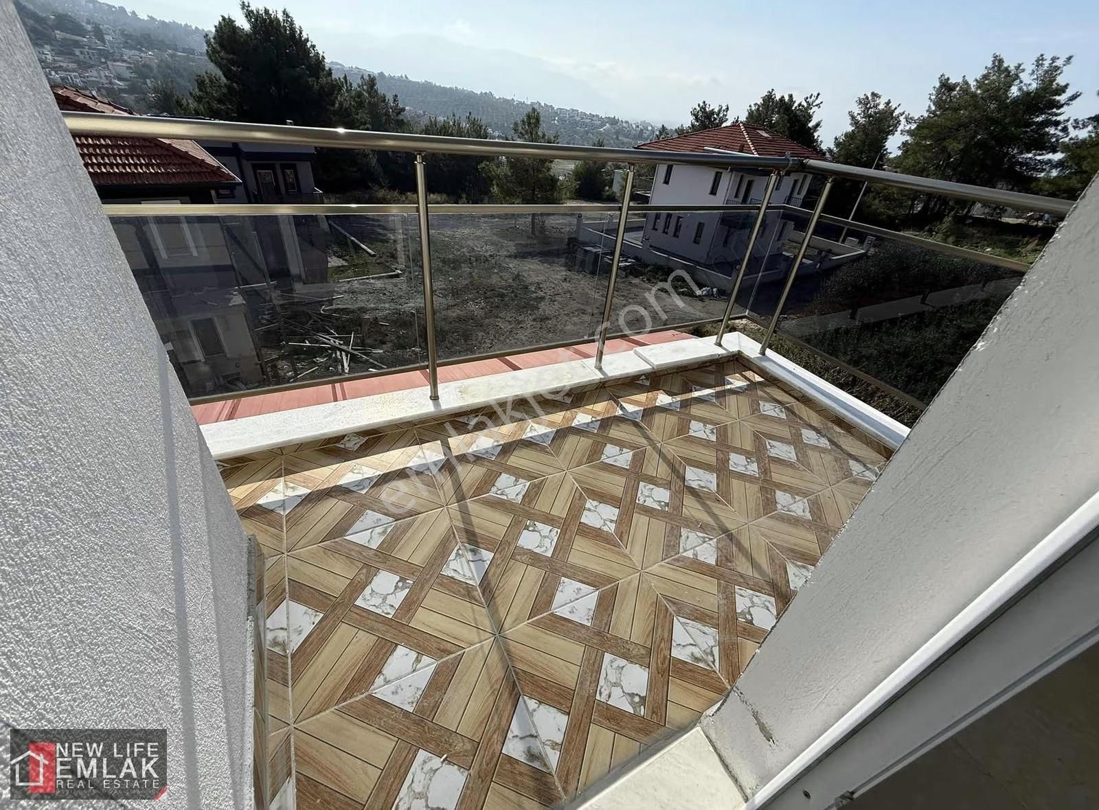 Kuşadası Soğucakta Yeni Yapı Bahçeli Satılık Villa - Görsel 14