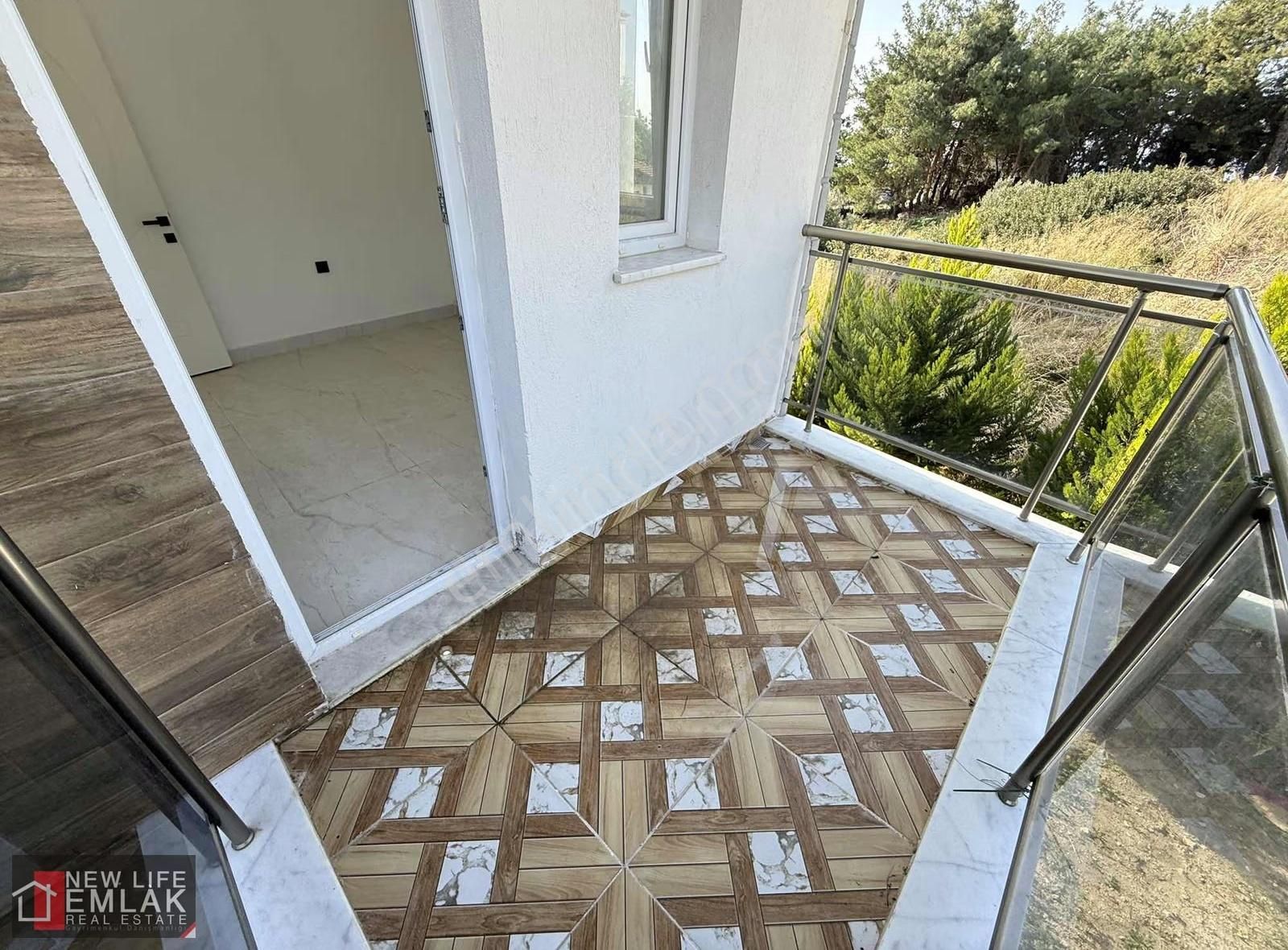 Kuşadası Soğucakta Yeni Yapı Bahçeli Satılık Villa - Görsel 16