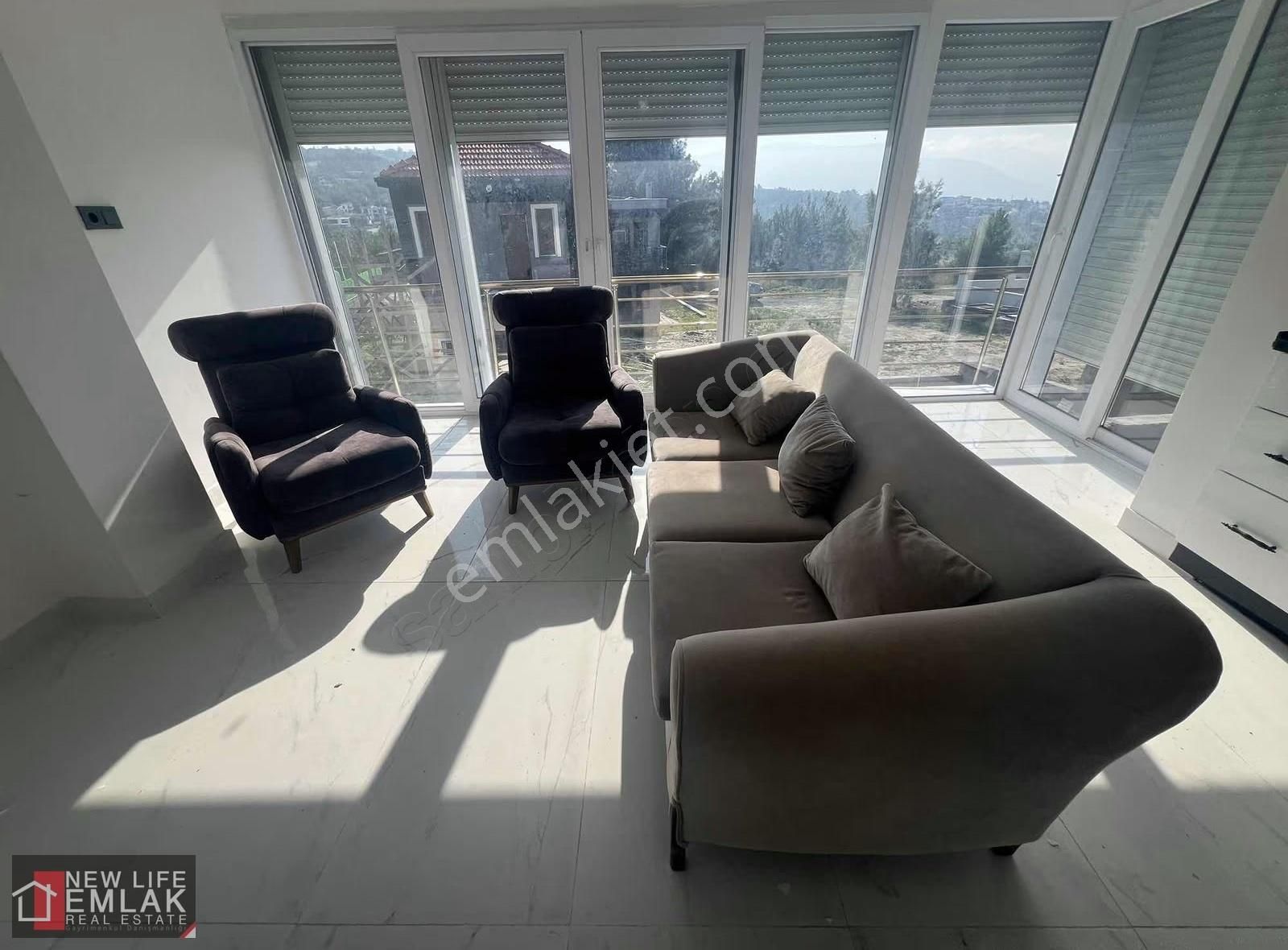 Kuşadası Soğucakta Yeni Yapı Bahçeli Satılık Villa - Görsel 12