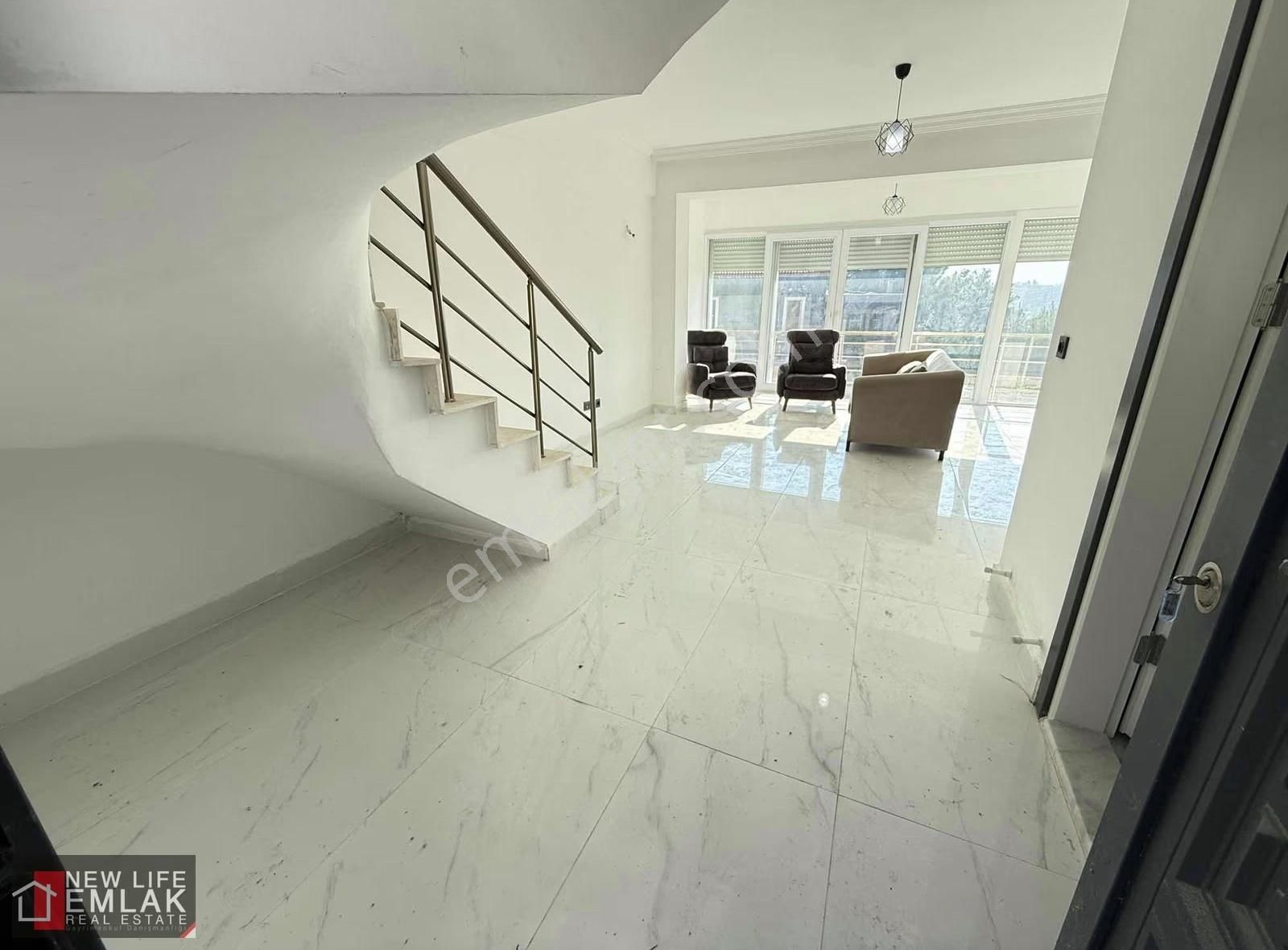 Kuşadası Soğucakta Yeni Yapı Bahçeli Satılık Villa - Görsel 20