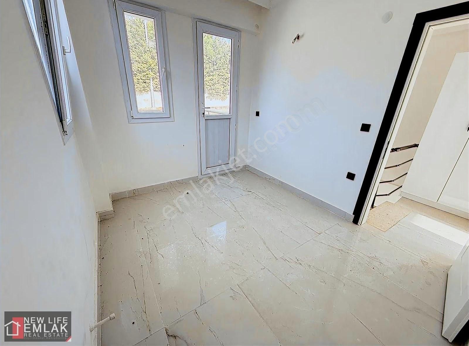 Kuşadası Soğucakta Yeni Yapı Bahçeli Satılık Villa - Görsel 19