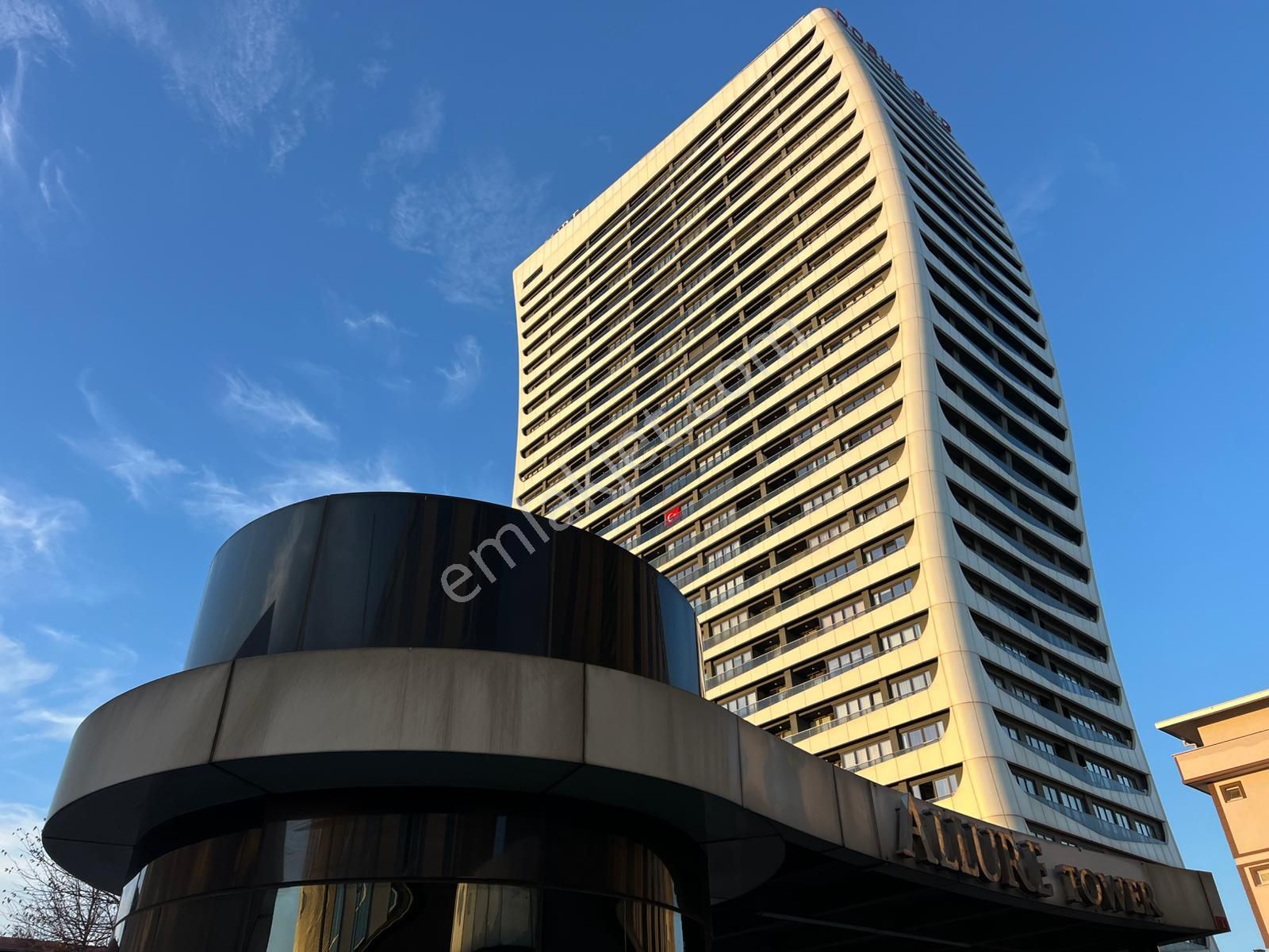 Pegaas'tan Allure Tower'da 18.kat 1+1 Deniz Manzaralı Lüks Daire