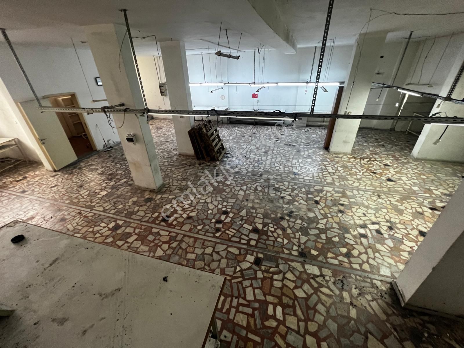 Emin Emlak'tan Çamçeşme'de,wc'li,sanyi Elk.yüksek Tavanlı,fırsat - Görsel 14