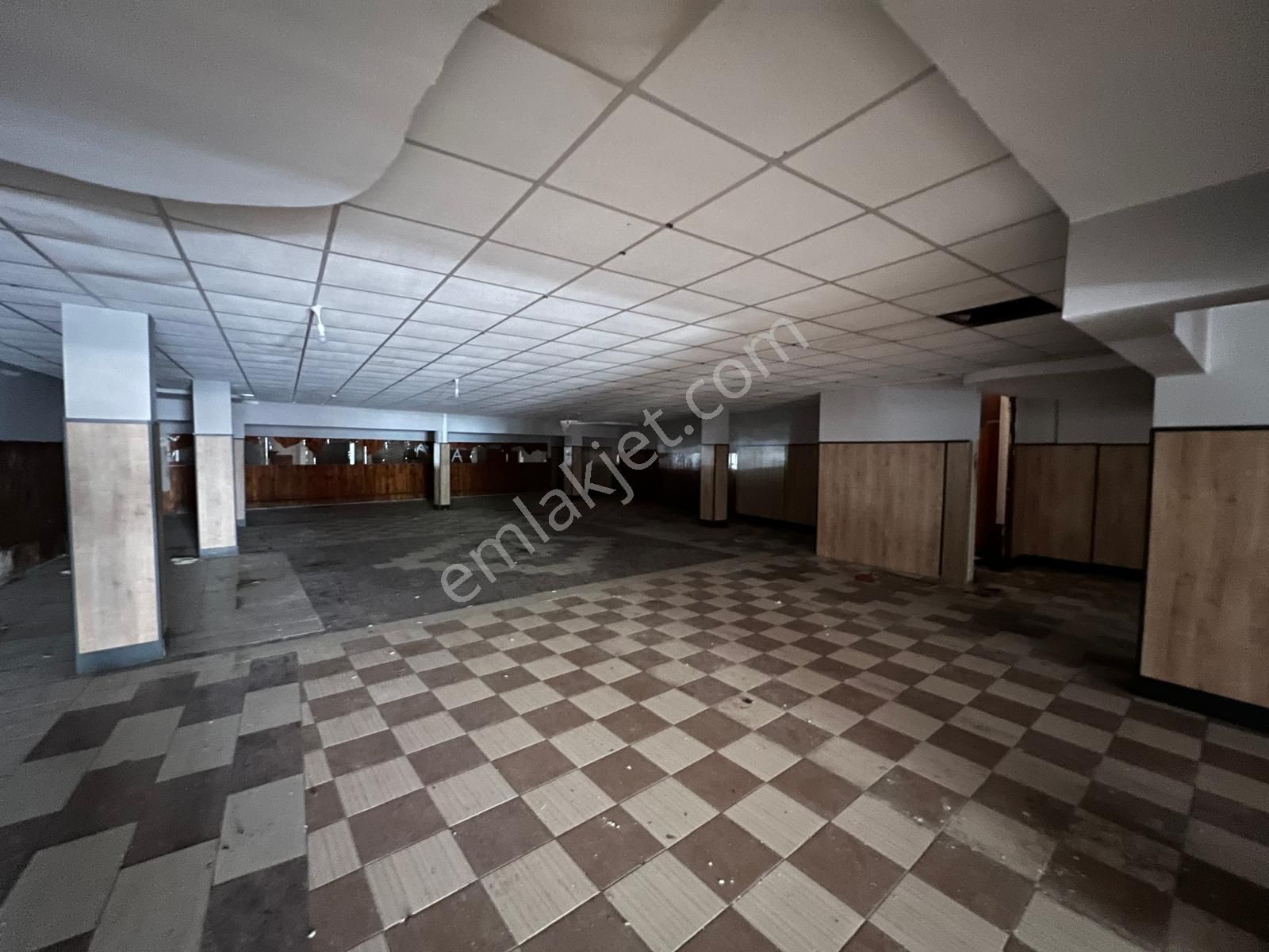 Kızılsaray Mahallesinde 600 M2 İki Katlı Kiralık Dükkan - Görsel 7