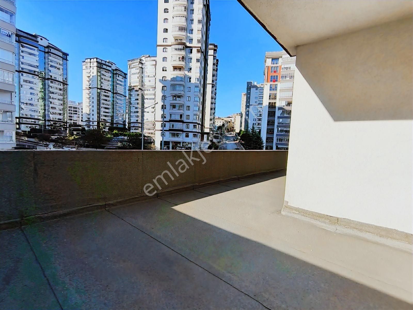 İlkadım Duruşehirde Çok Merkezi Komumda 150 Metre Teraslı Ofis - Görsel 34