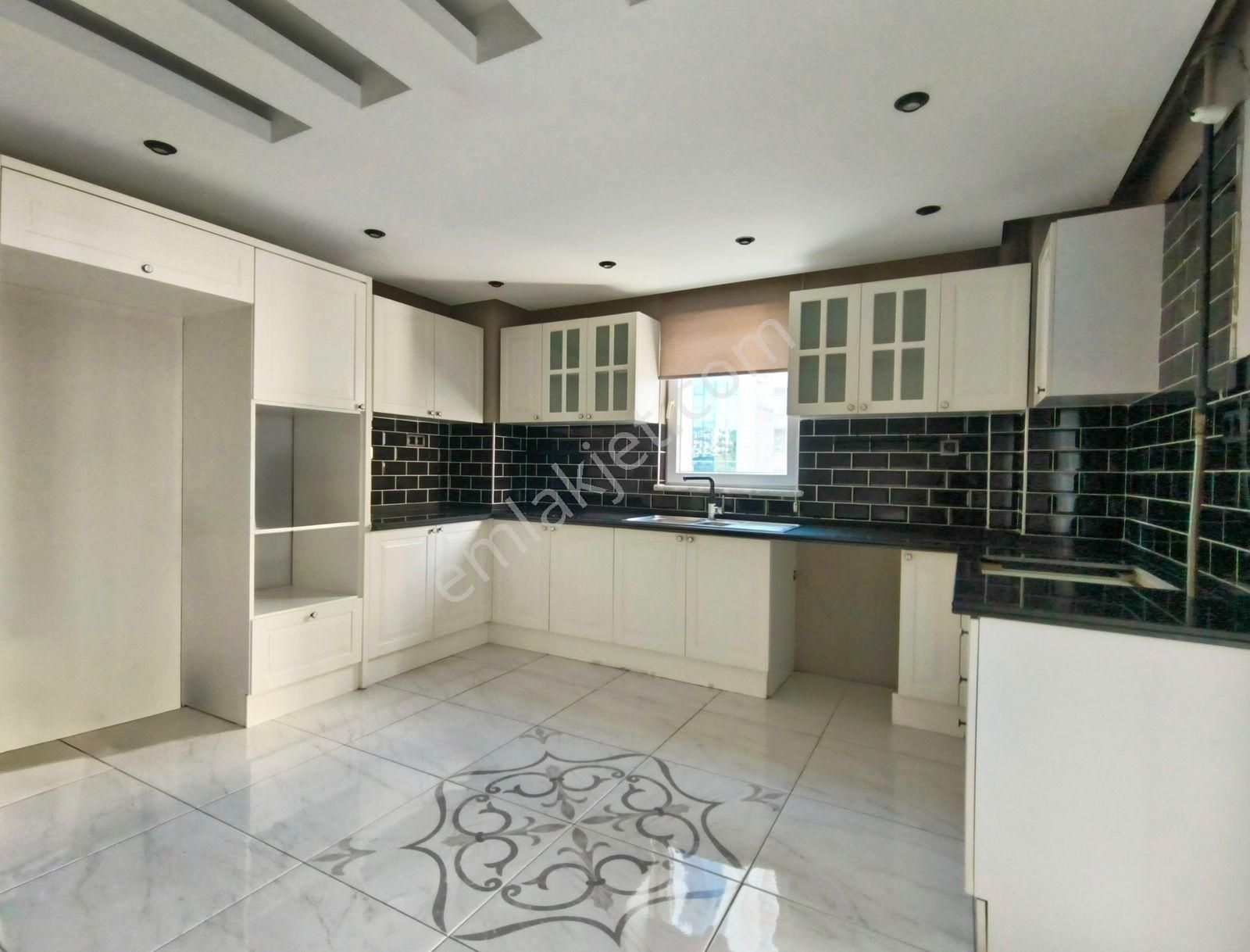 İlkadım Duruşehirde Çok Merkezi Komumda 150 Metre Teraslı Ofis