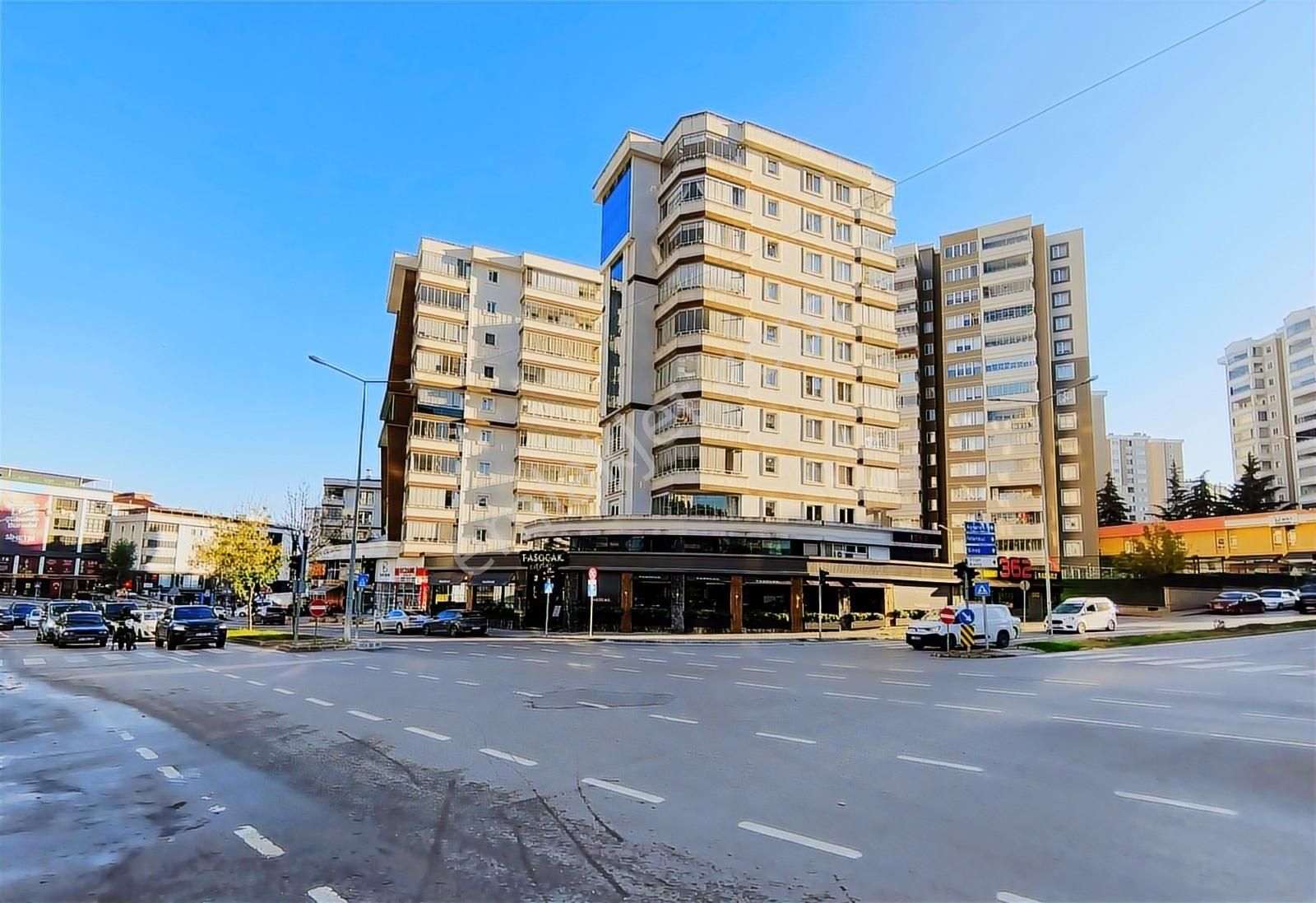 İlkadım Duruşehirde Çok Merkezi Komumda 150 Metre Teraslı Ofis - Görsel 33