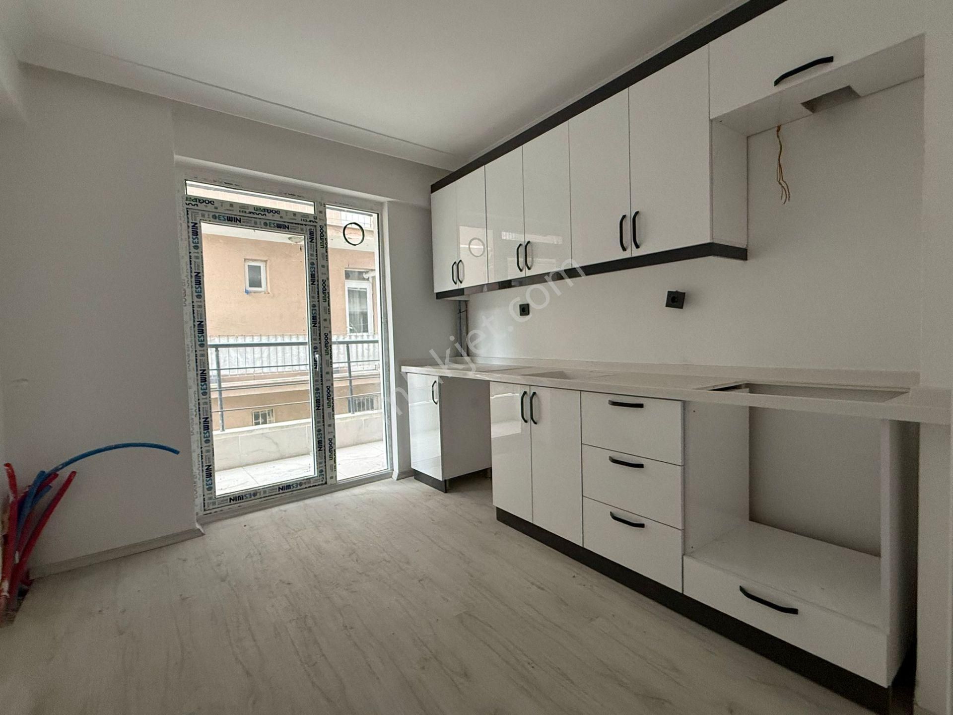 Aydınlıkevler Mah. Altınparka Yürüme Mesafesinde 2+1 Sıfır Daire