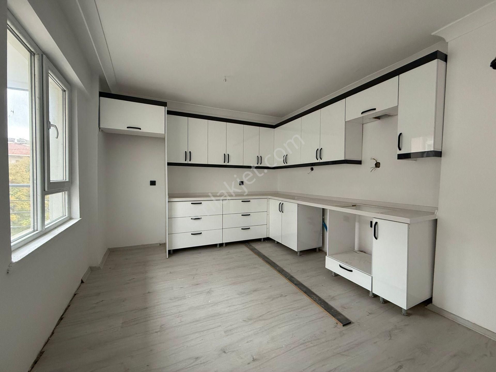 Aydınlıkevler Mah. Sıfır Yeni Binada 4+1 Dubleks Satılık Daire