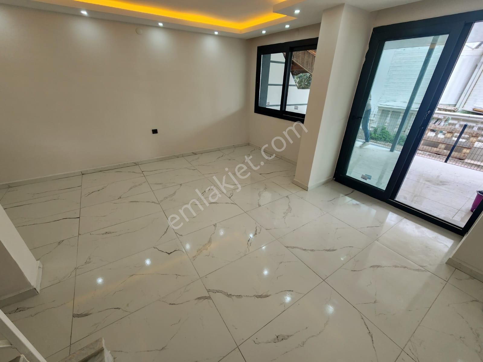 Köşe Konum Lu Geniş Bahçeli Denize 700 Mt Mesafede 3+1 Yazlık - Görsel 10