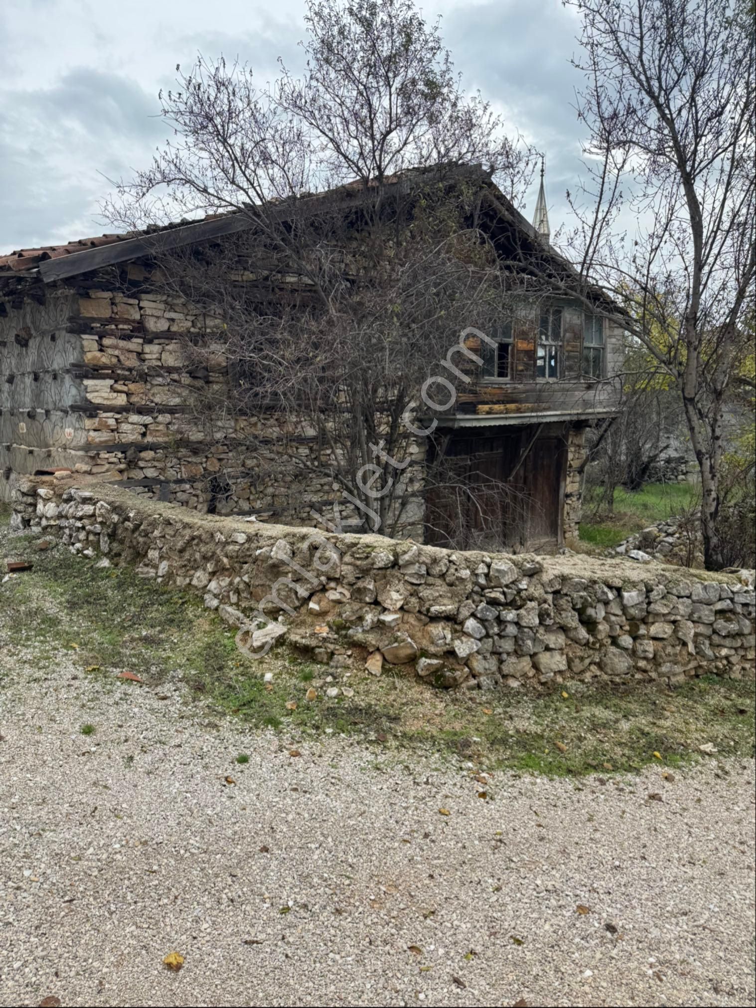 Akseki’de 642 M2 Arsa Ve Düğmeli Müstakil Ev - Görsel 3