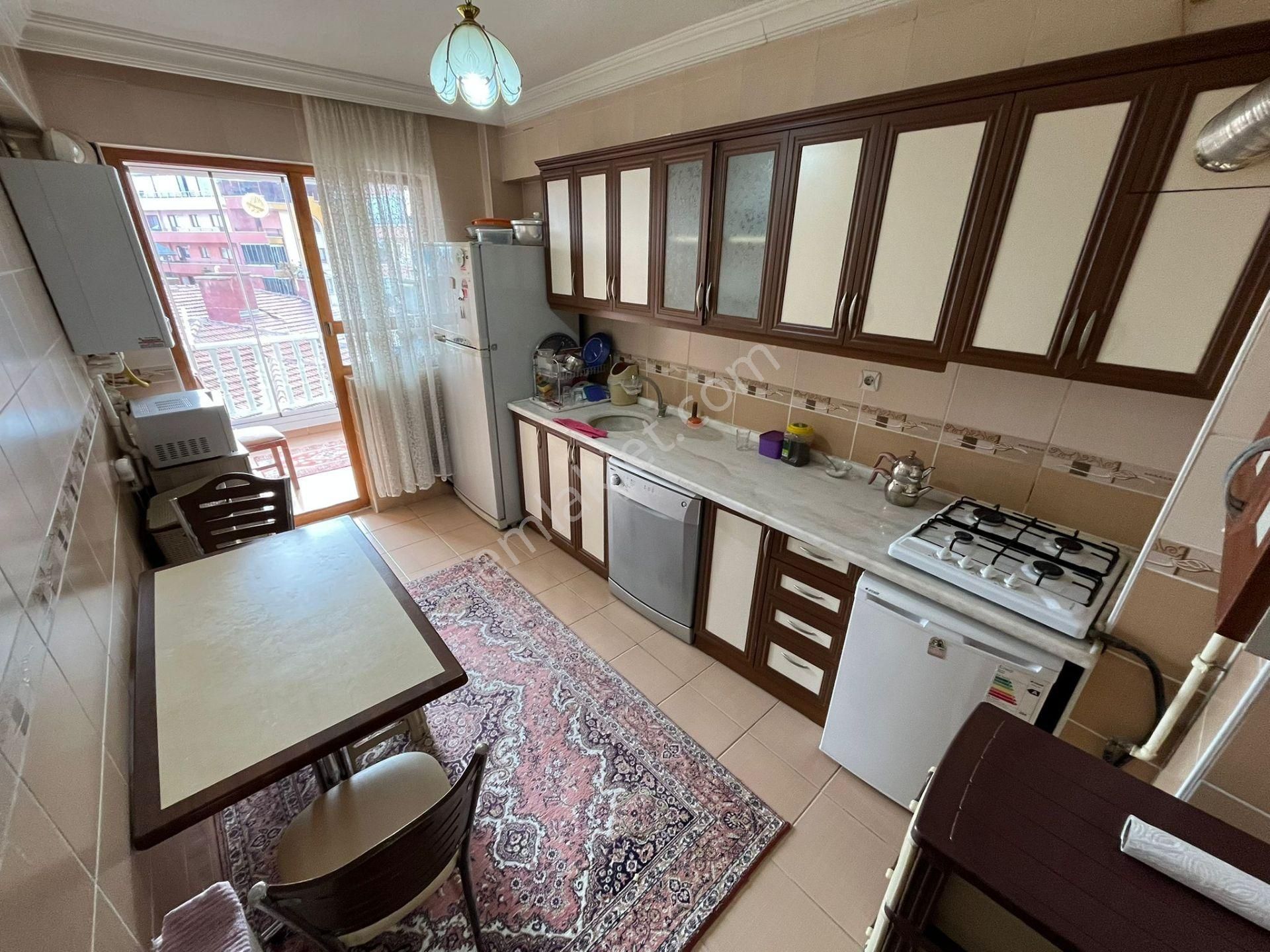 Relax'tan Ayvalı Pazar Yeri Yakını Genç Bina Asansörlü 2.kat Ön - Görsel 30