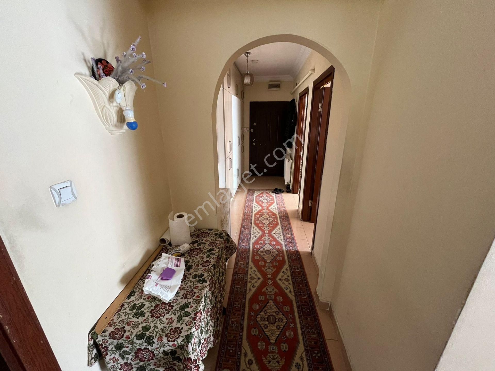 Relax'tan Ayvalı Pazar Yeri Yakını Genç Bina Asansörlü 2.kat Ön - Görsel 21