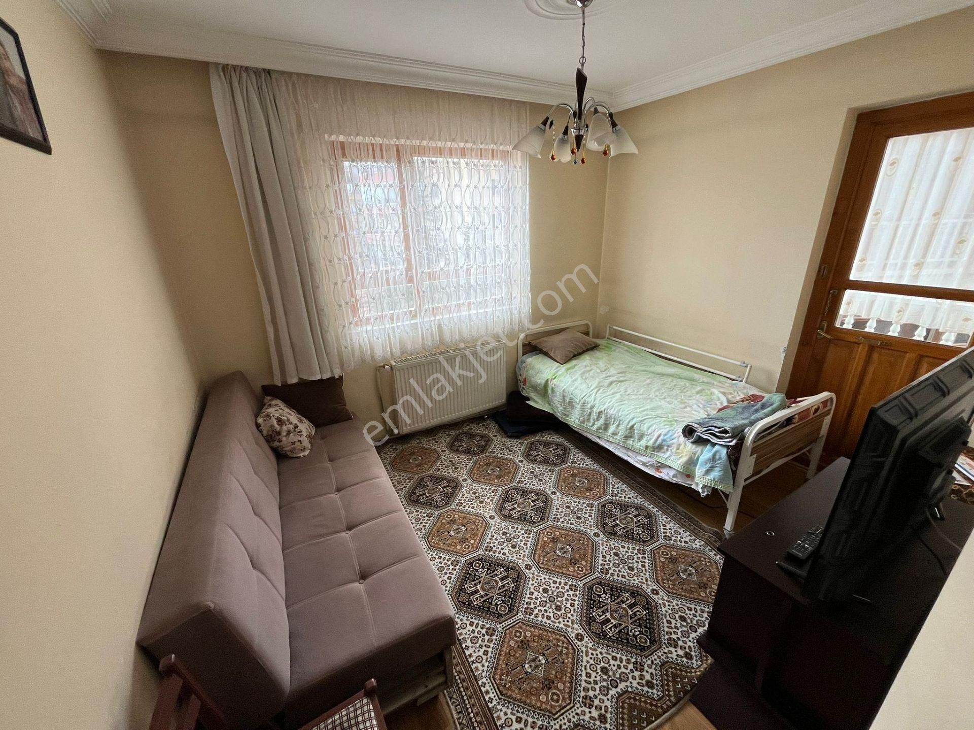 Relax'tan Ayvalı Pazar Yeri Yakını Genç Bina Asansörlü 2.kat Ön - Görsel 25