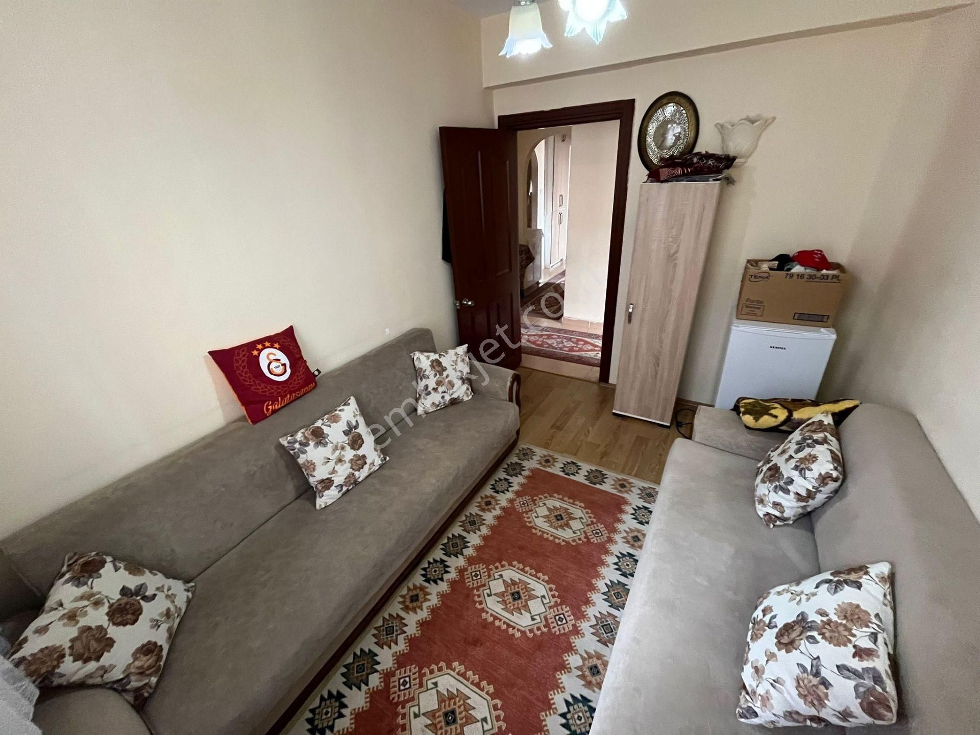 Relax'tan Ayvalı Pazar Yeri Yakını Genç Bina Asansörlü 2.kat Ön - Görsel 13