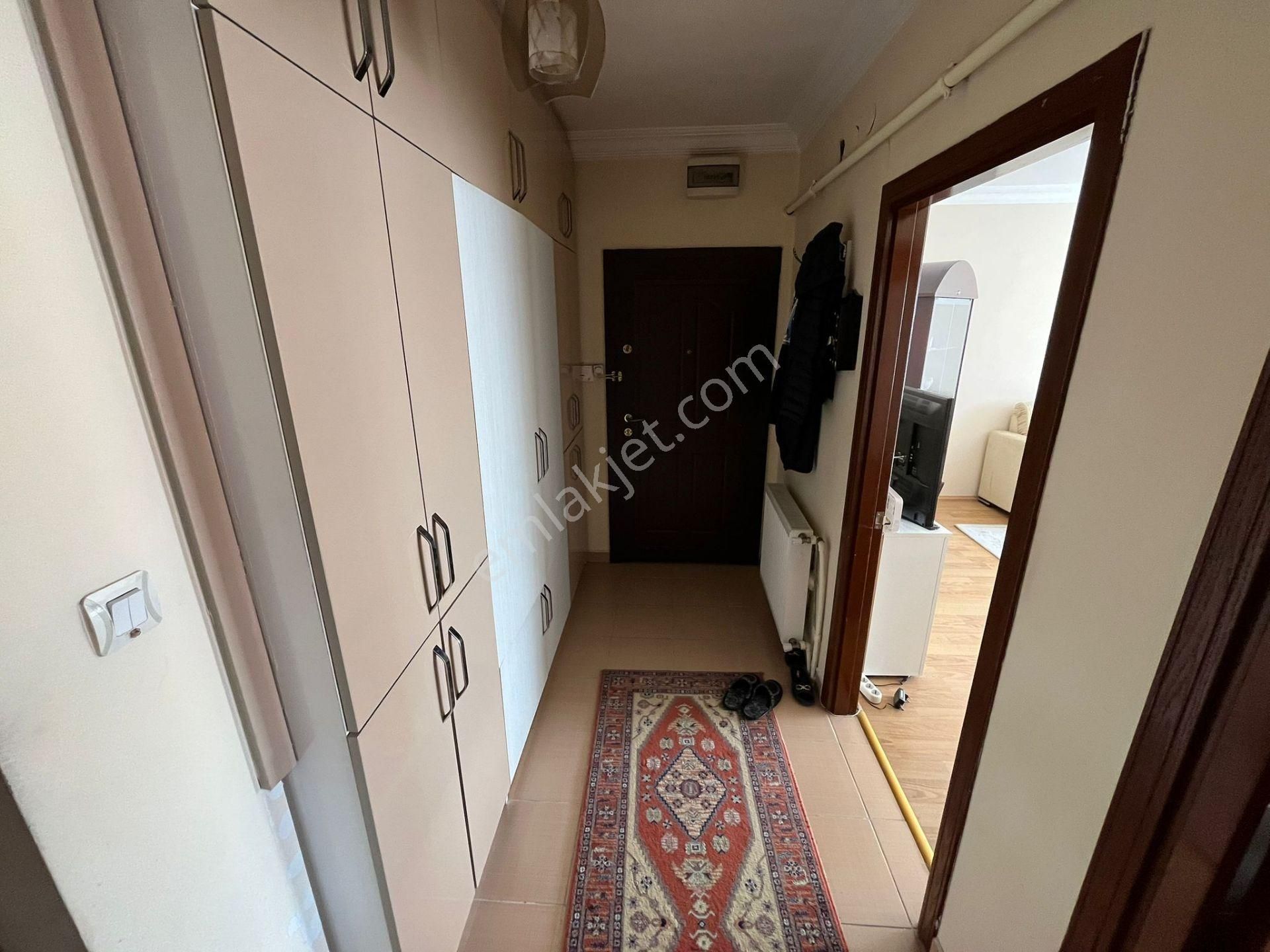 Relax'tan Ayvalı Pazar Yeri Yakını Genç Bina Asansörlü 2.kat Ön - Görsel 11