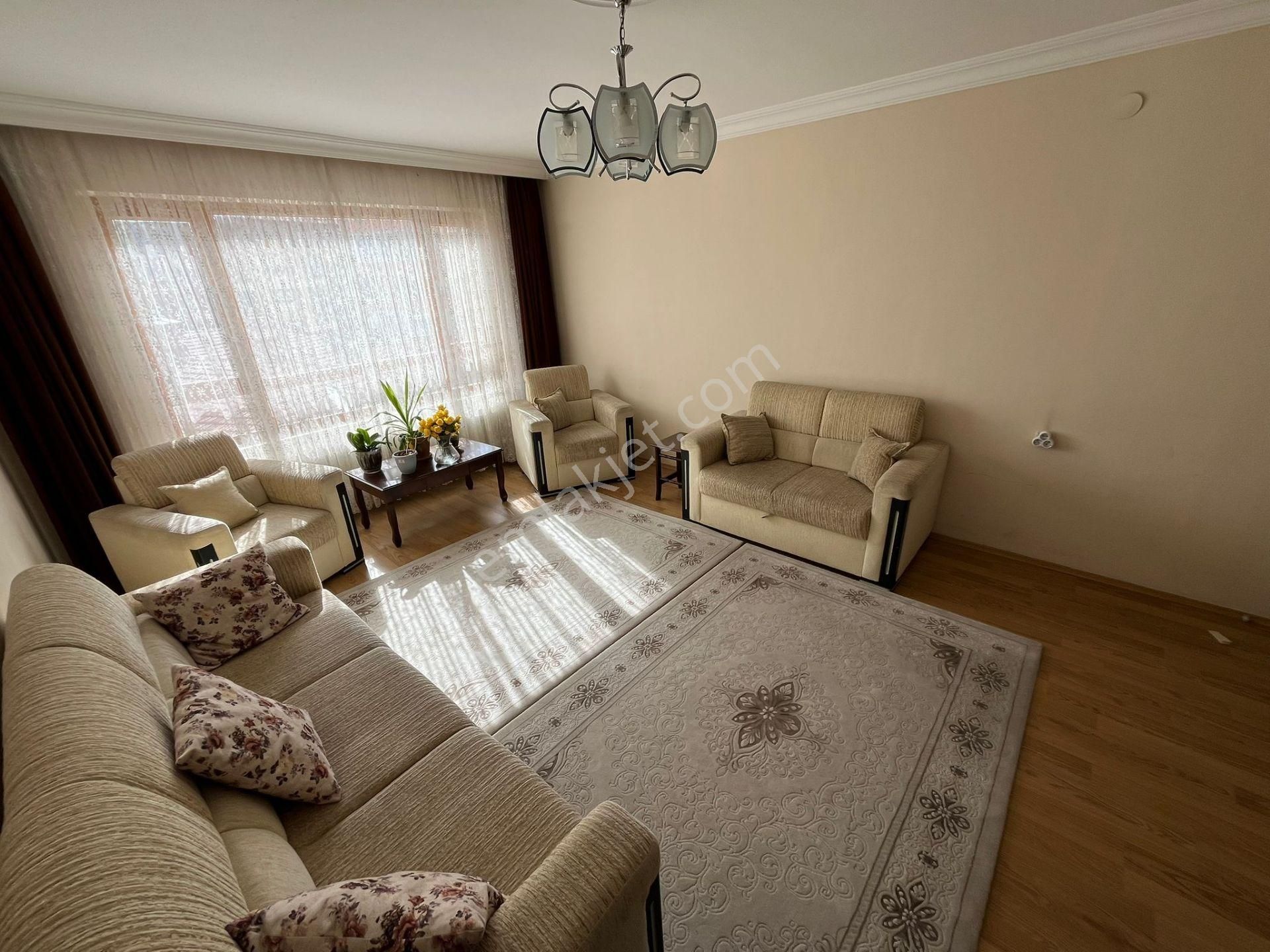 Relax'tan Ayvalı Pazar Yeri Yakını Genç Bina Asansörlü 2.kat Ön - Görsel 12