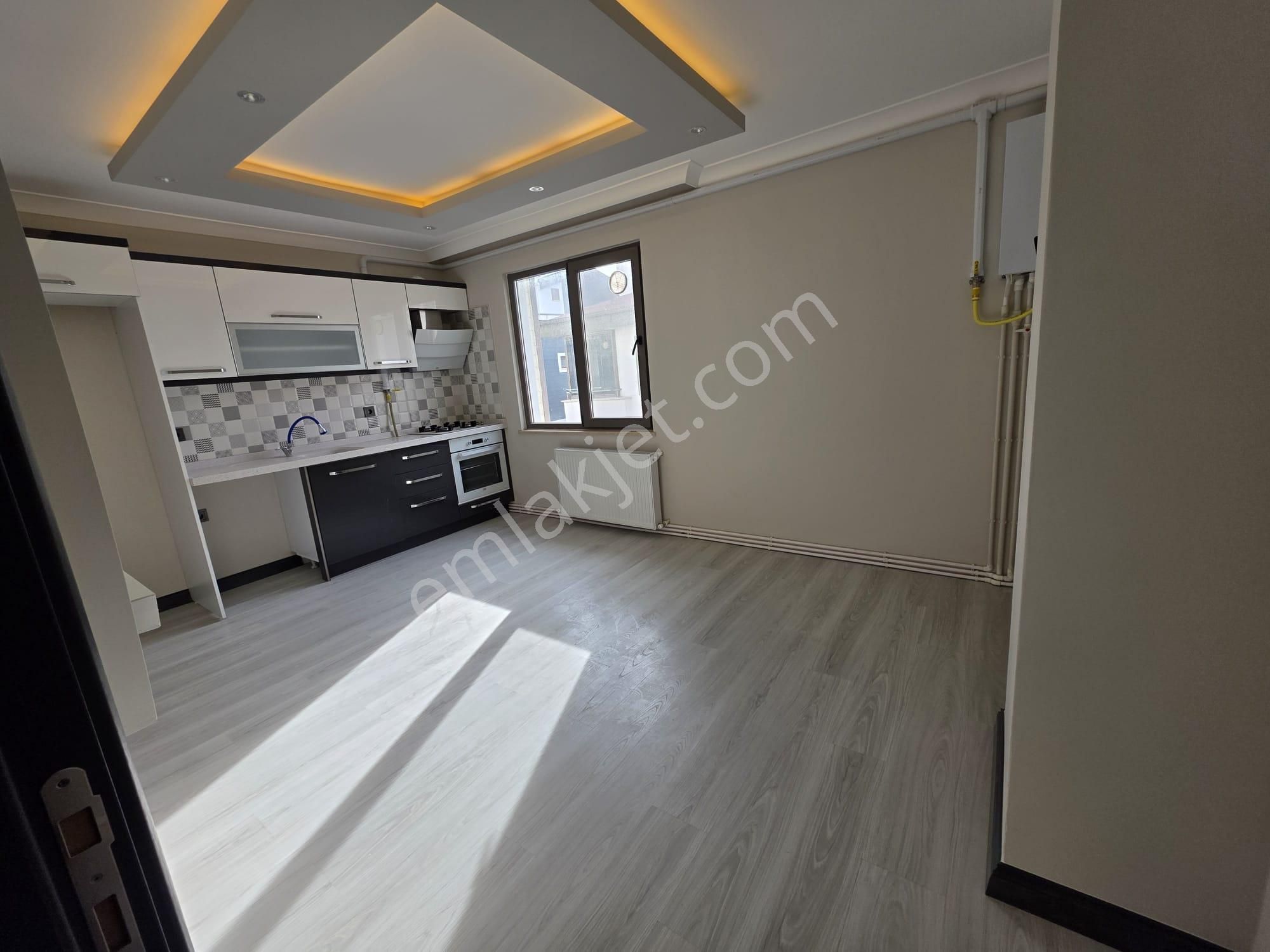 Irmaksudan Geniş Teraslı Kombili Asansörlü Cift Mutfaklı 3+1 Dübleks - Görsel 3