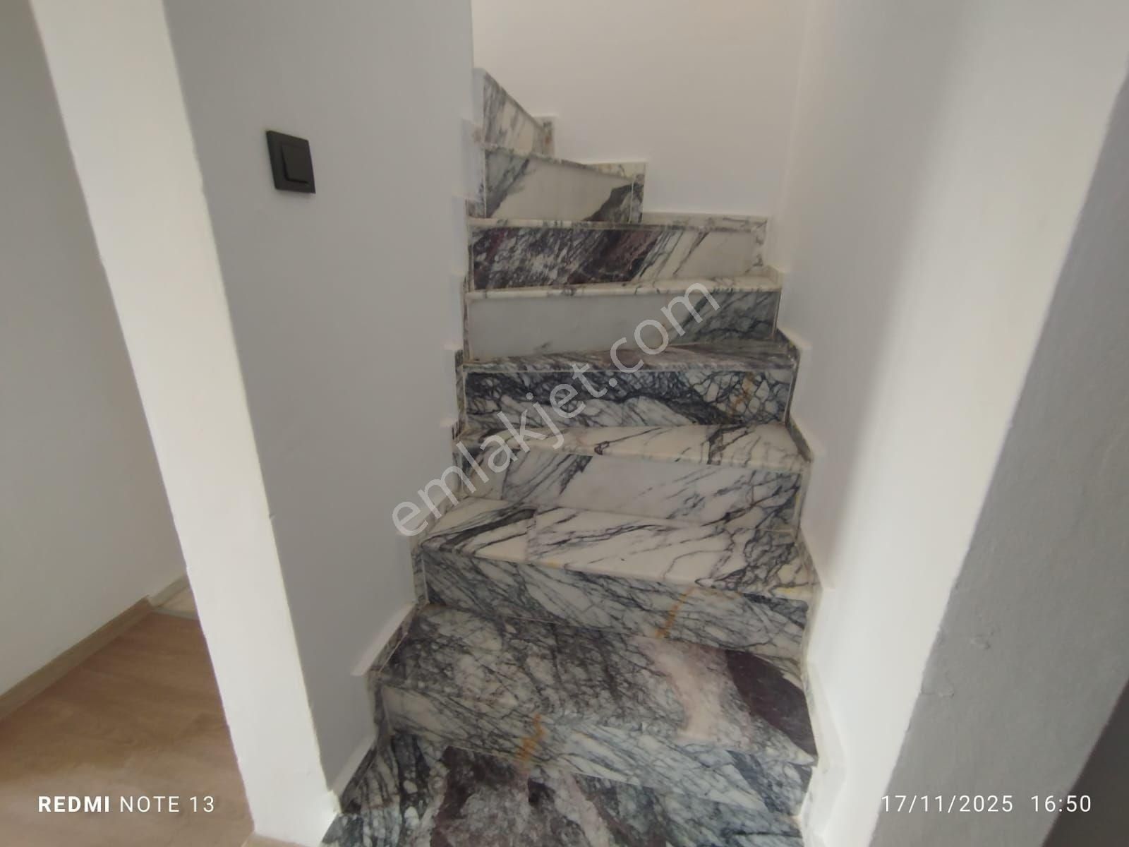 Denize 700 Mt Mesafede Geniş Bahçeli Eşyalı Masrafsız 3+1 - Görsel 30