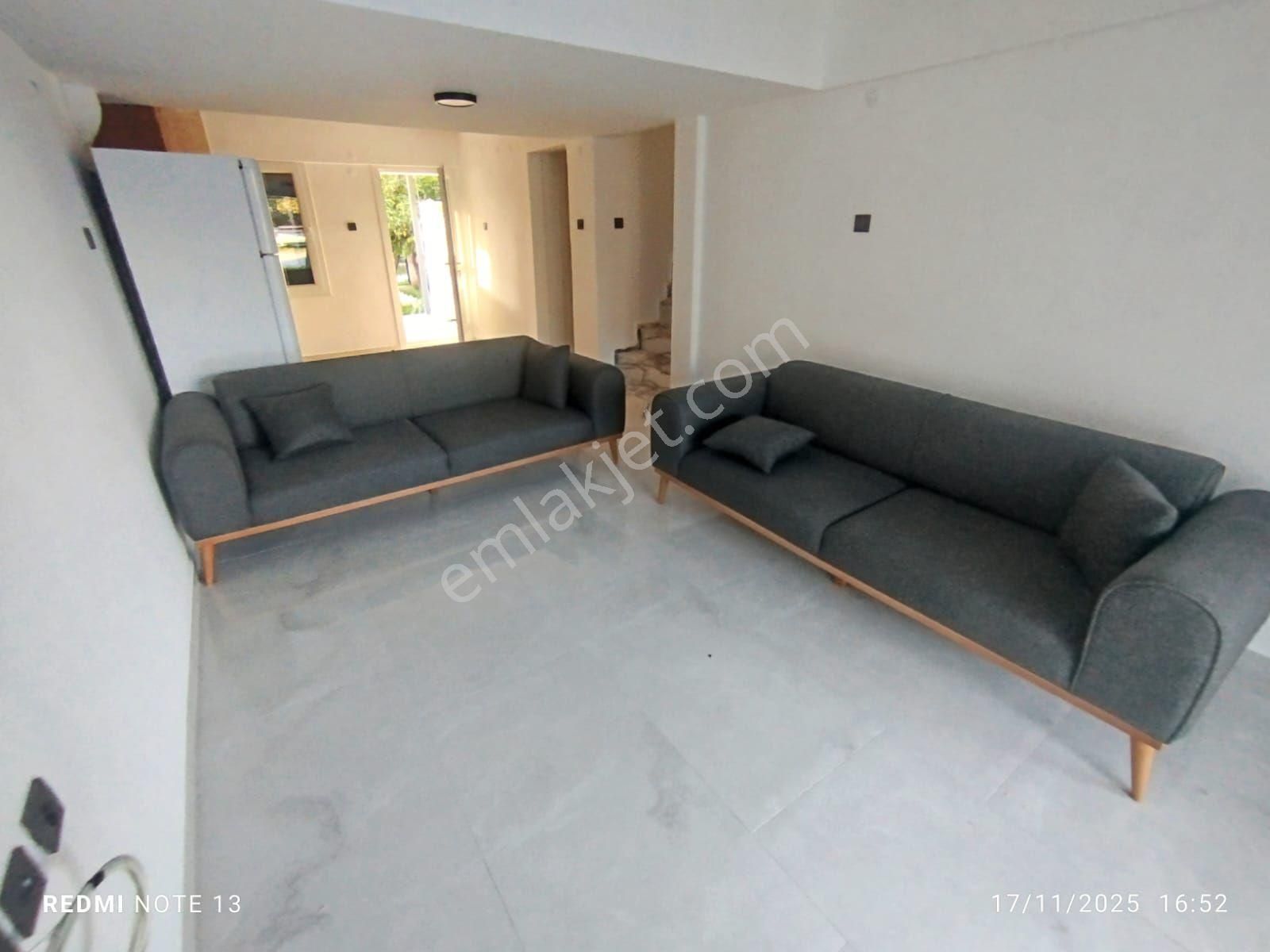 Denize 700 Mt Mesafede Geniş Bahçeli Eşyalı Masrafsız 3+1 - Görsel 23