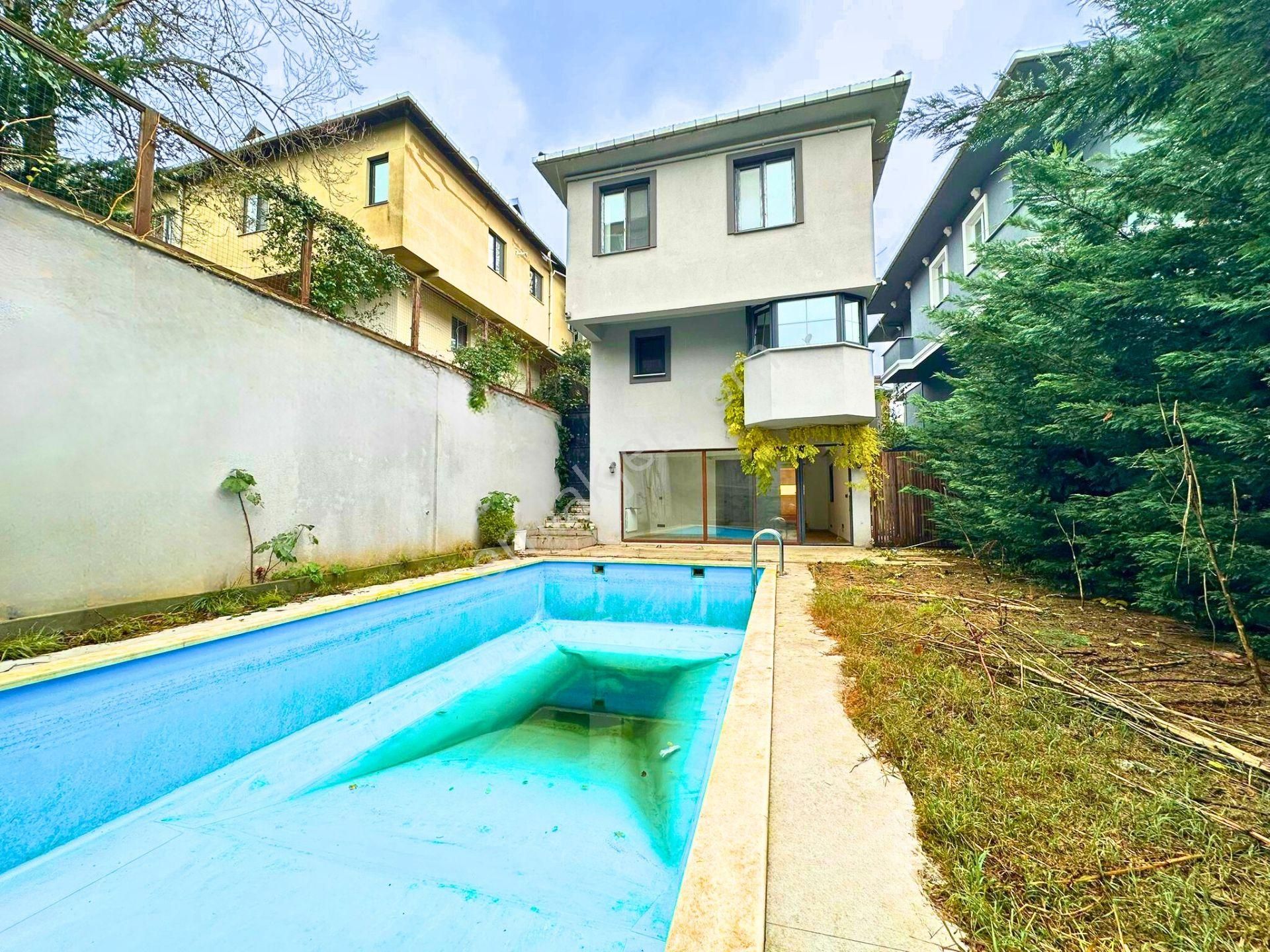 Emirgan'da 3 Katlı Müstakil Villa. Özel Havuzlu, Bahçeli. - Görsel 34
